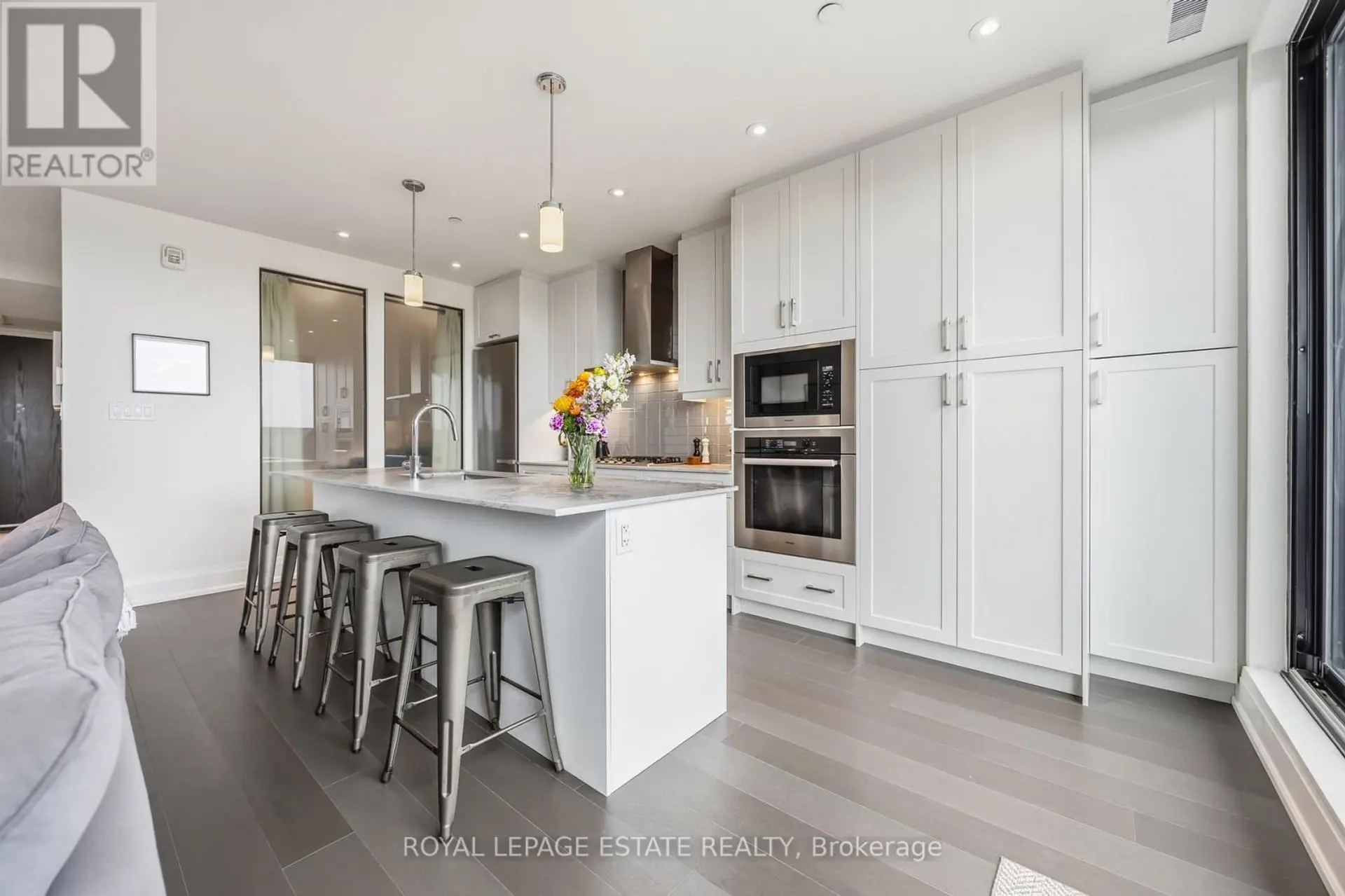 #511 365 BEECH AVENUE - Image 8