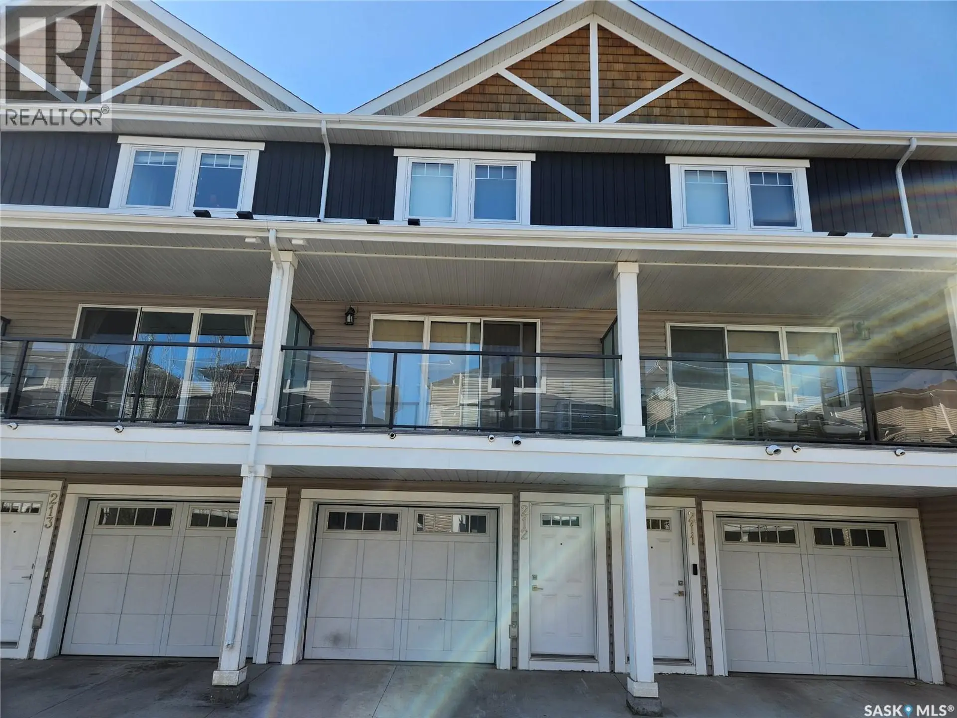 #212 315 Dickson CRESCENT - Image 1