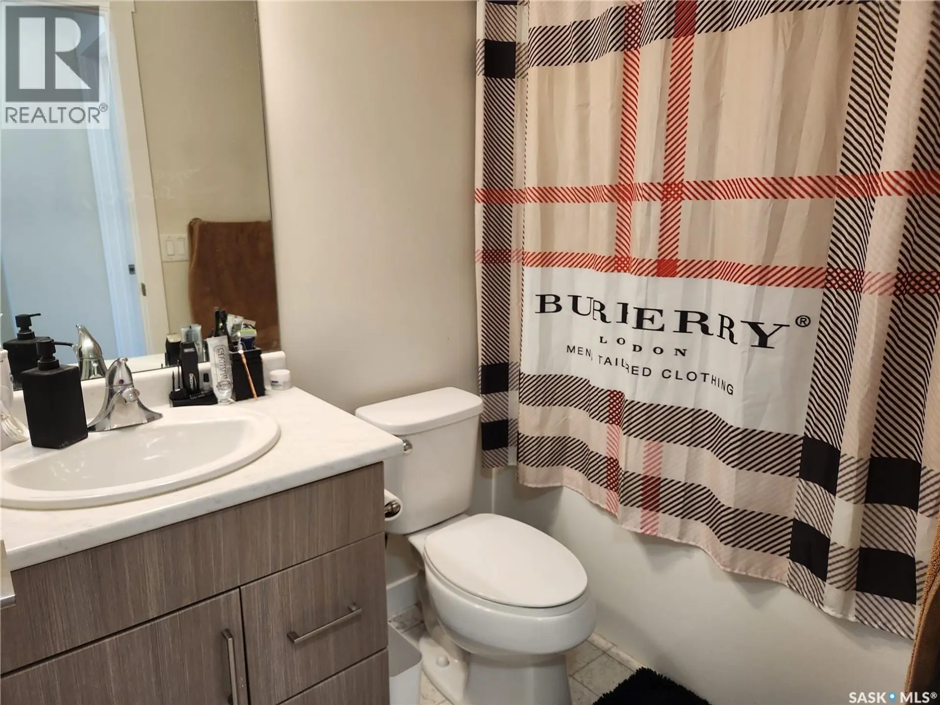 #212 315 Dickson CRESCENT - Image 11