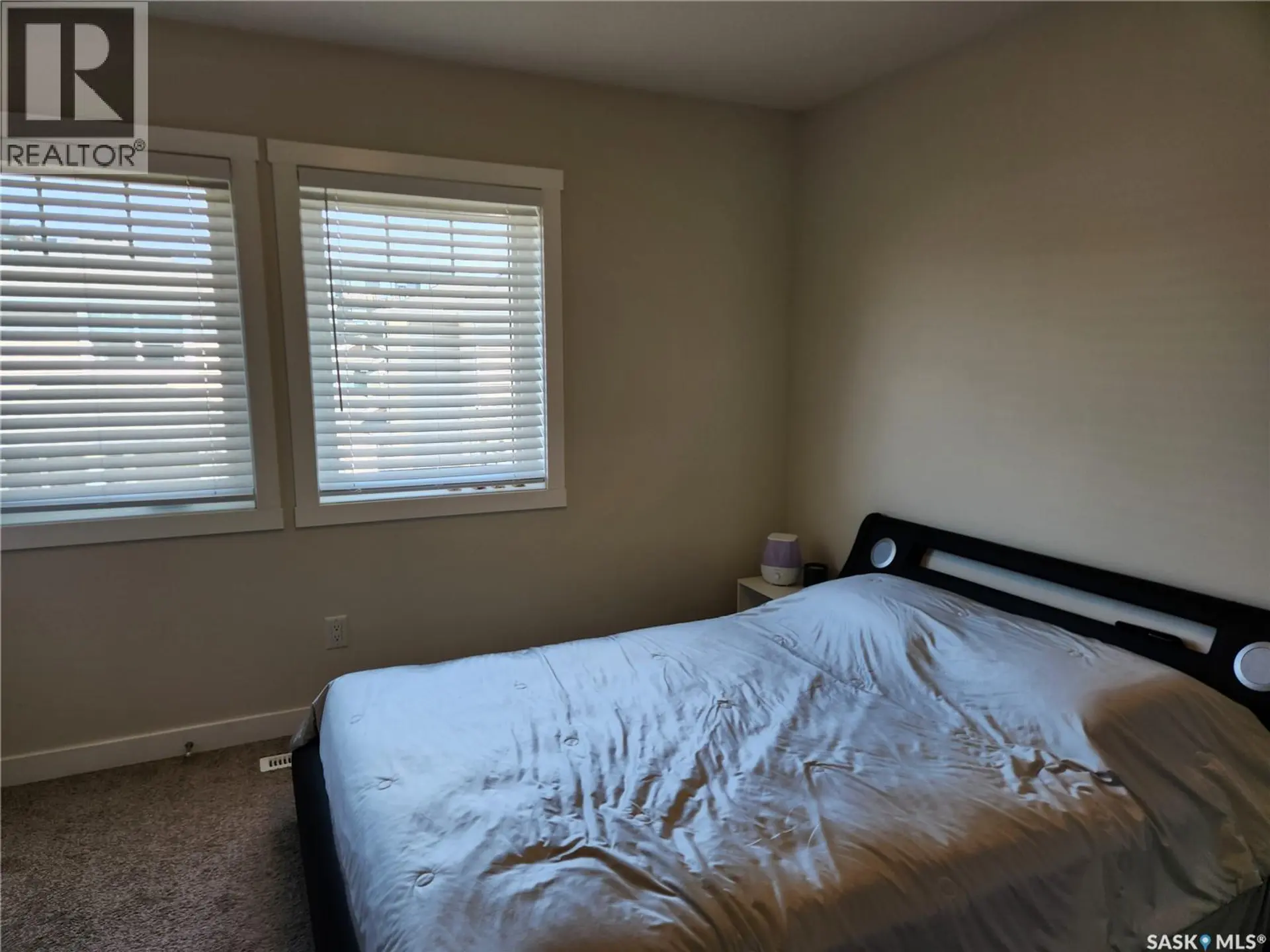 #212 315 Dickson CRESCENT - Image 8