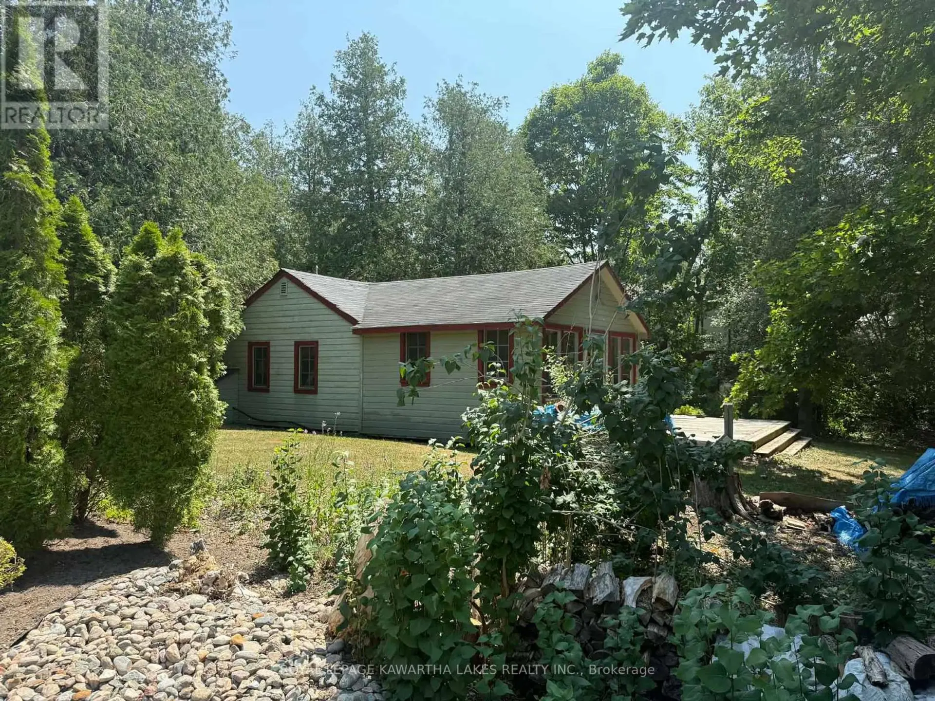 8 STURGEON GLEN ROAD - Image 1