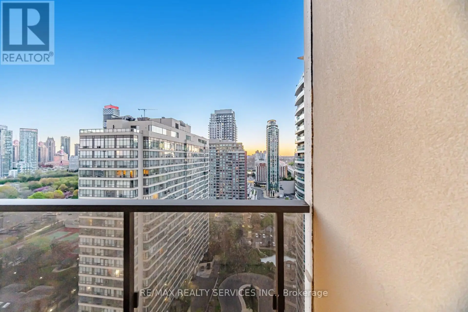 #1811 30 ELM DRIVE W - Image 9