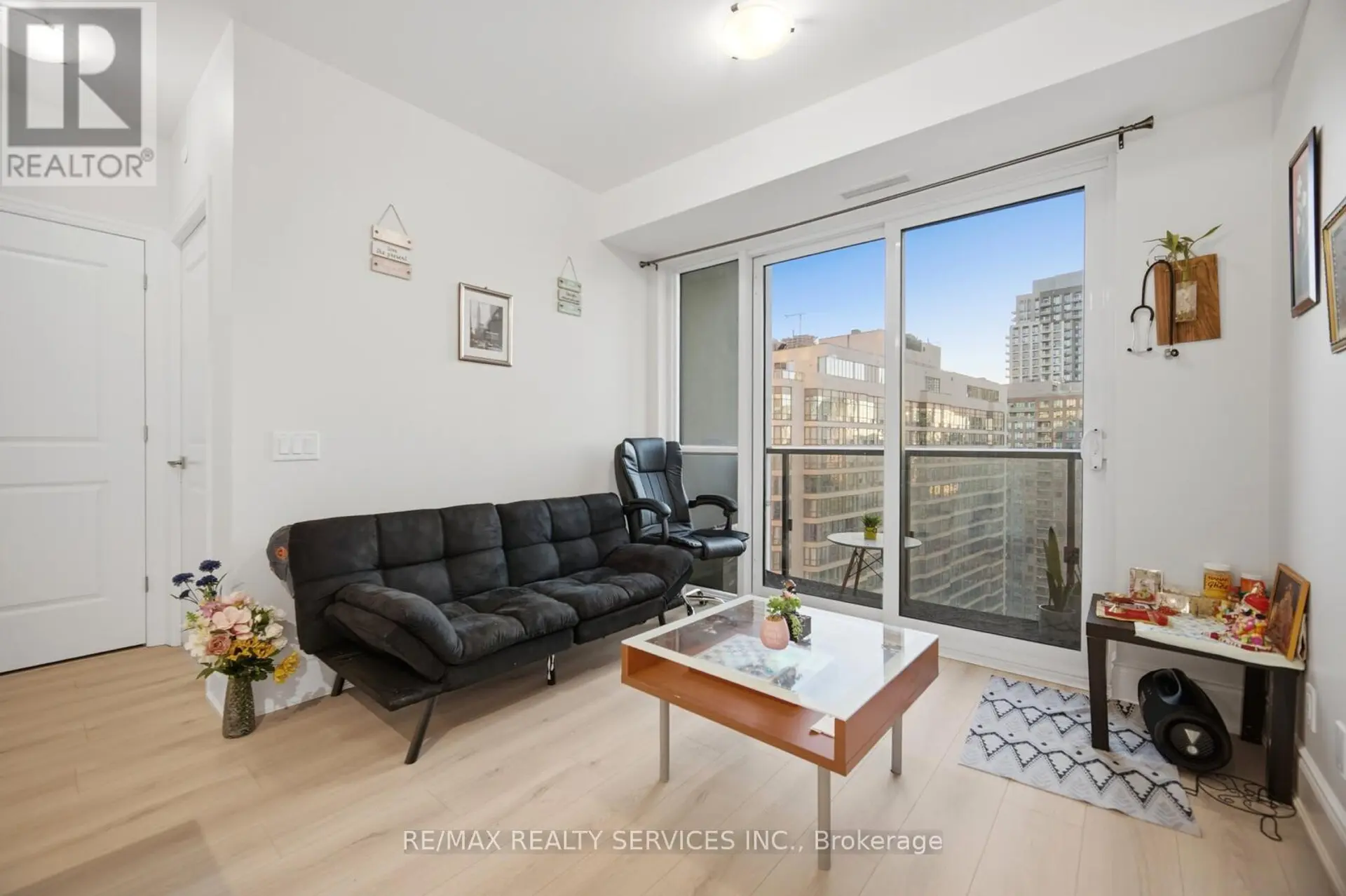 #1811 30 ELM DRIVE W - Image 8
