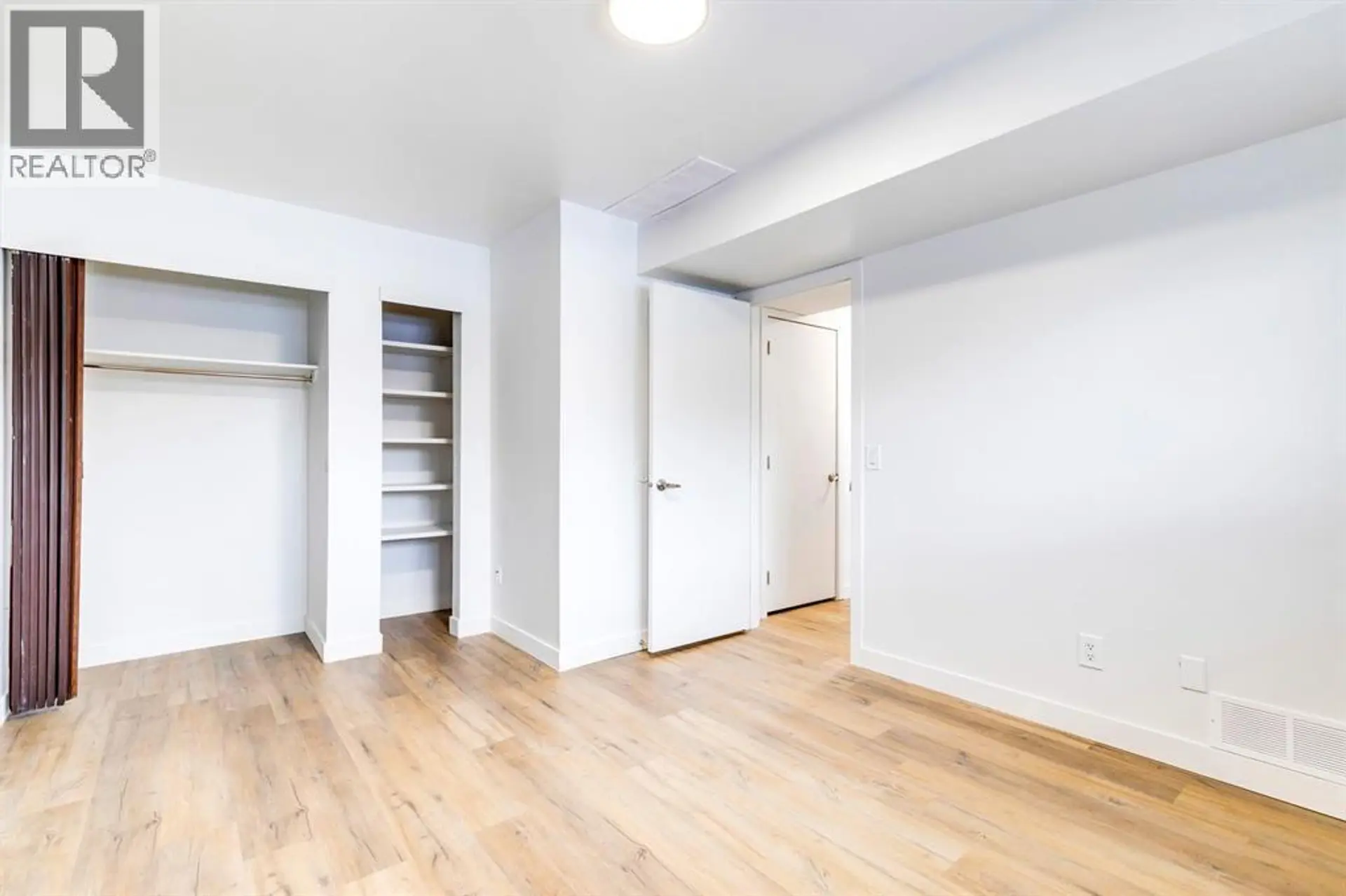 #B 1415 44 Street SE - Image 15