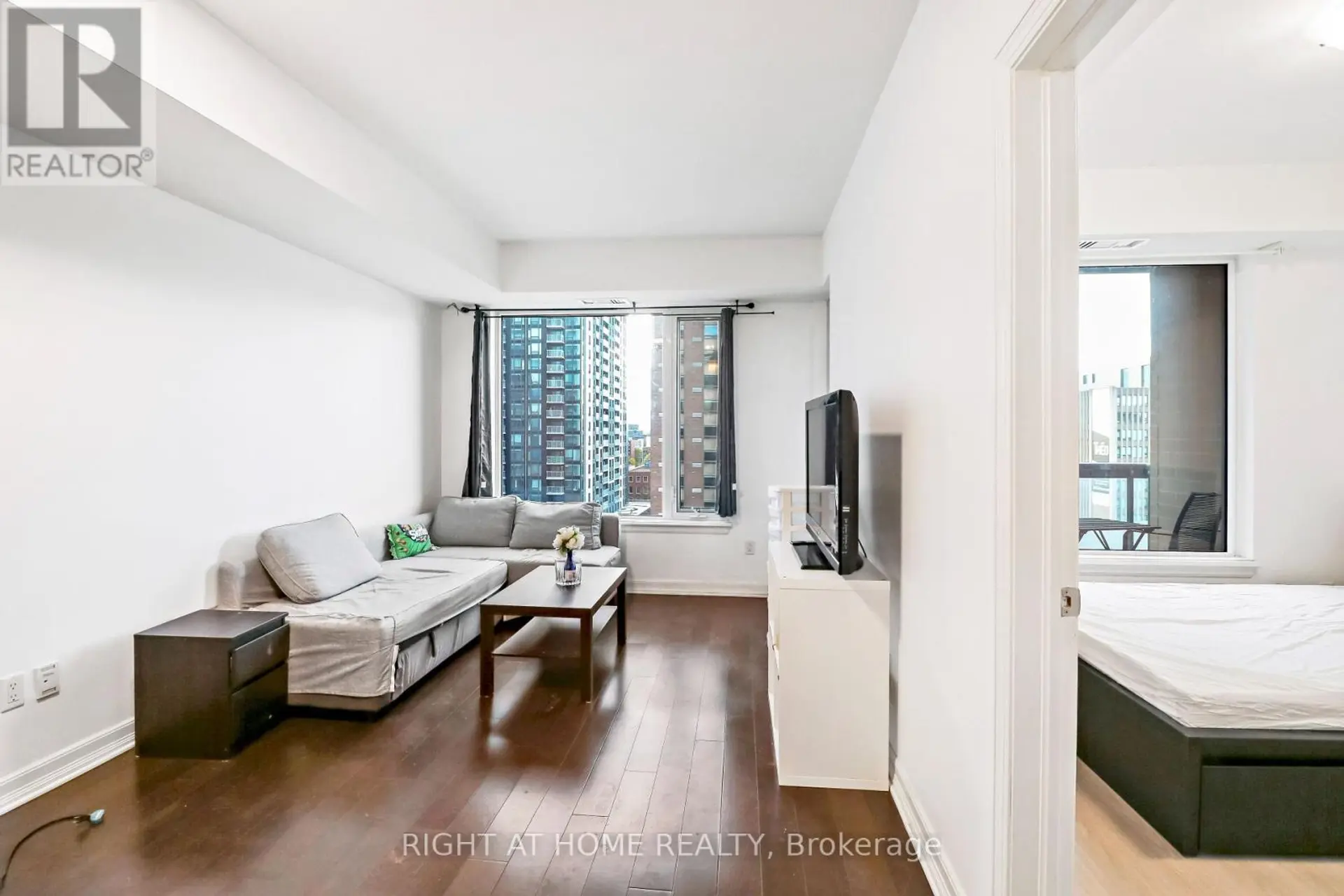 #810 238 BESSERER STREET - Image 4