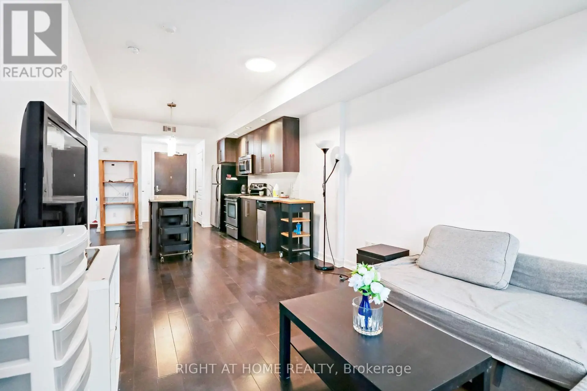 #810 238 BESSERER STREET - Image 6