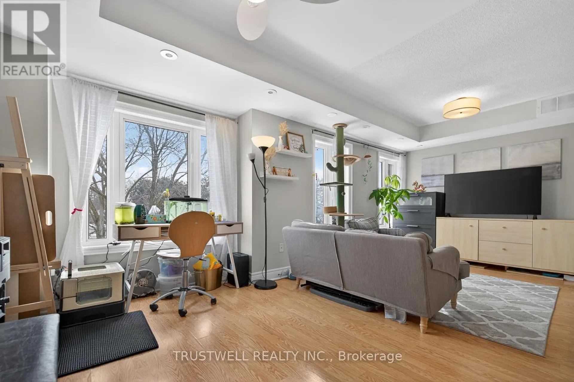 #298 306 JOHN STREET - Image 2