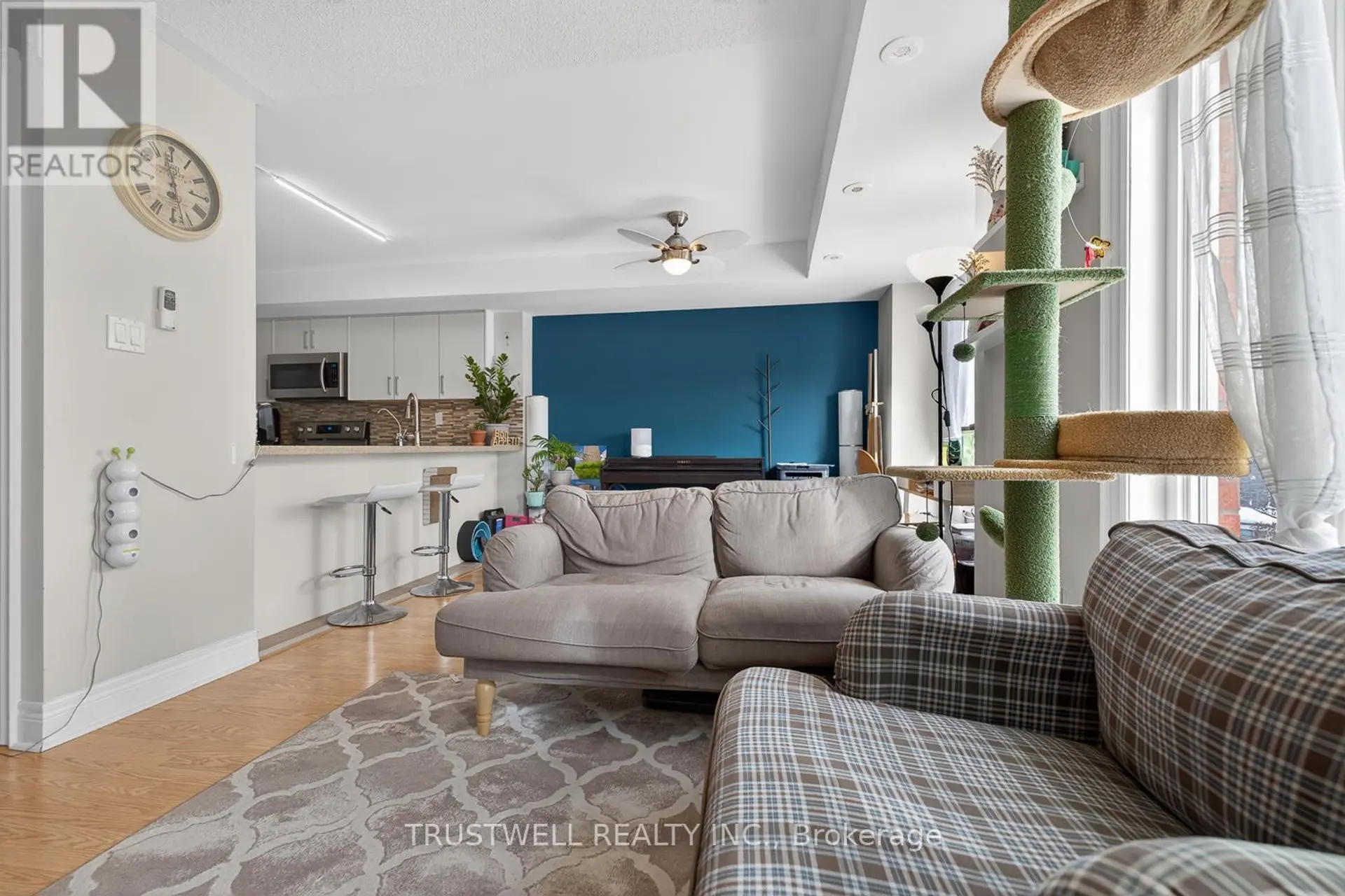 #298 306 JOHN STREET - Image 4