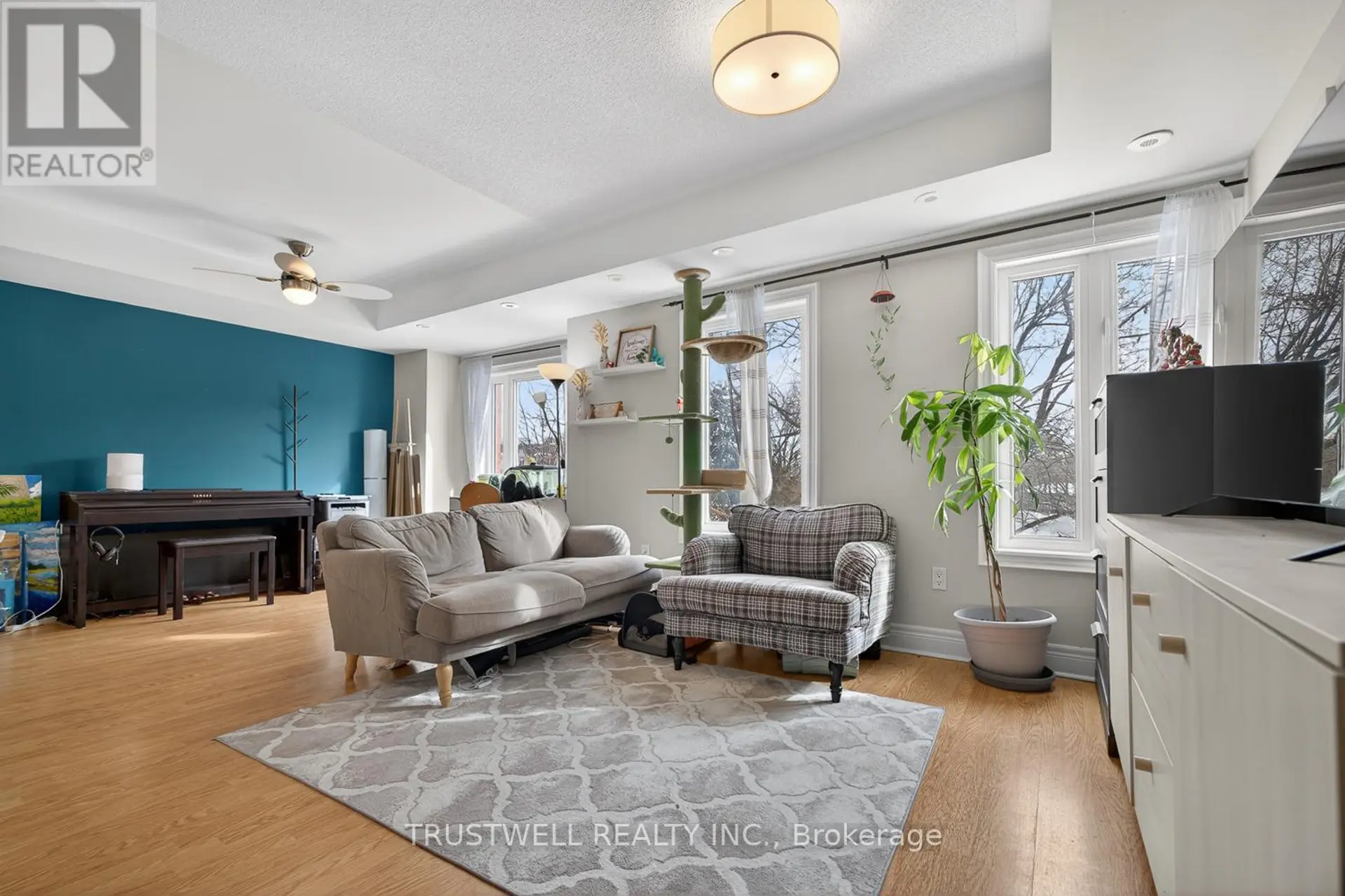 #298 306 JOHN STREET - Image 6