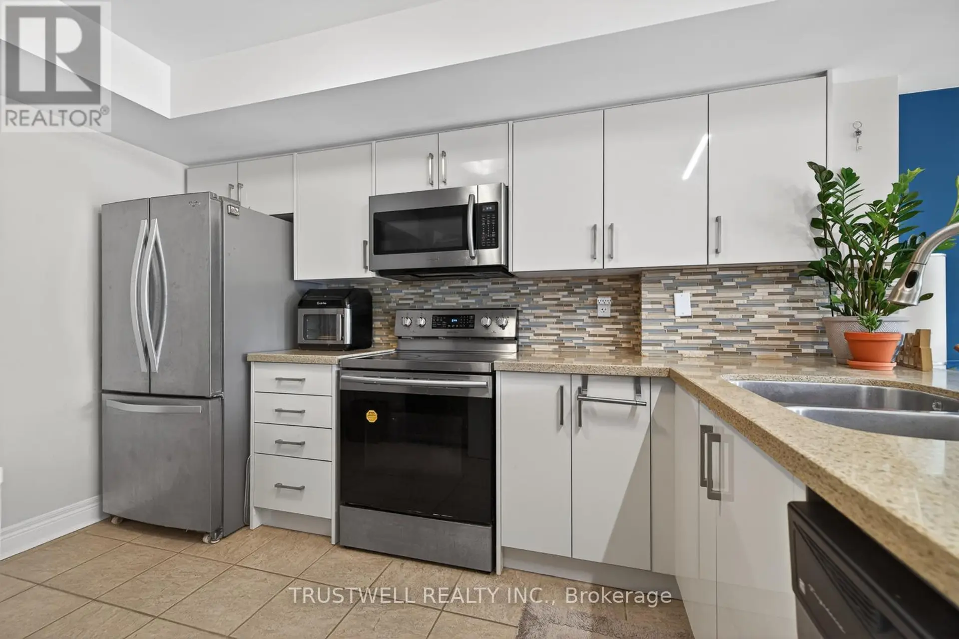 #298 306 JOHN STREET - Image 9
