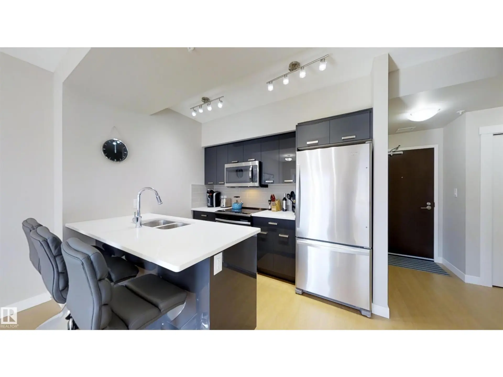 #1603 10410 102 AV NW - Image 1