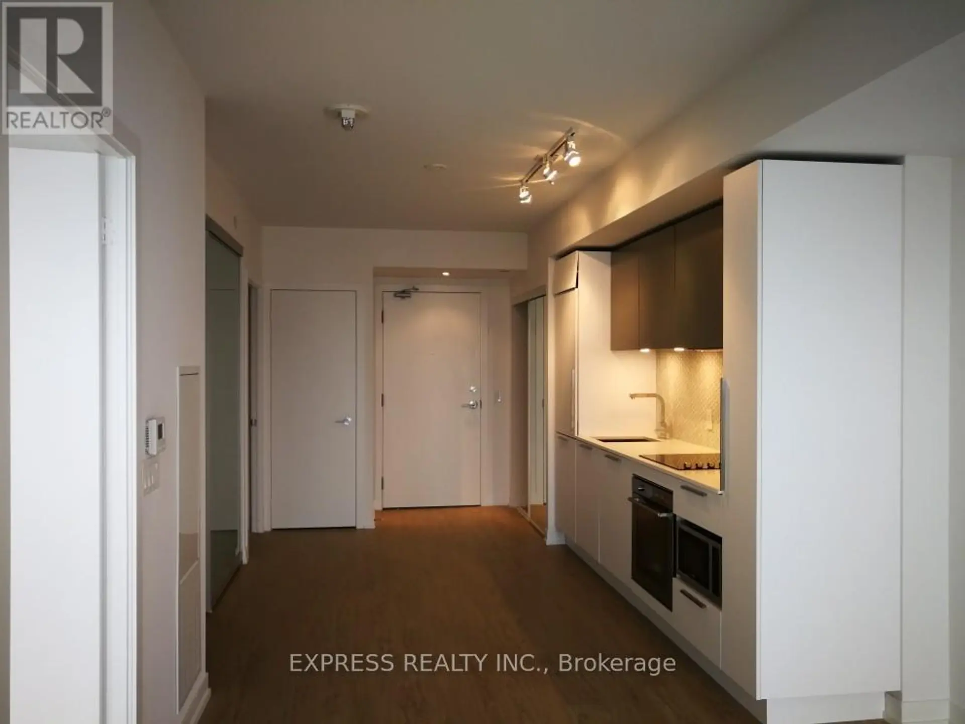 #4207 85 WOOD STREET - Image 4