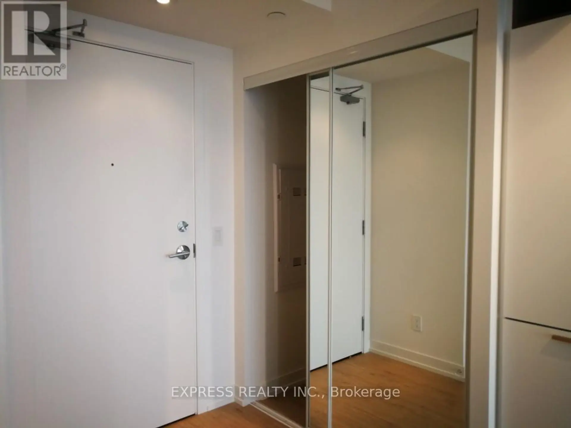 #4207 85 WOOD STREET - Image 5
