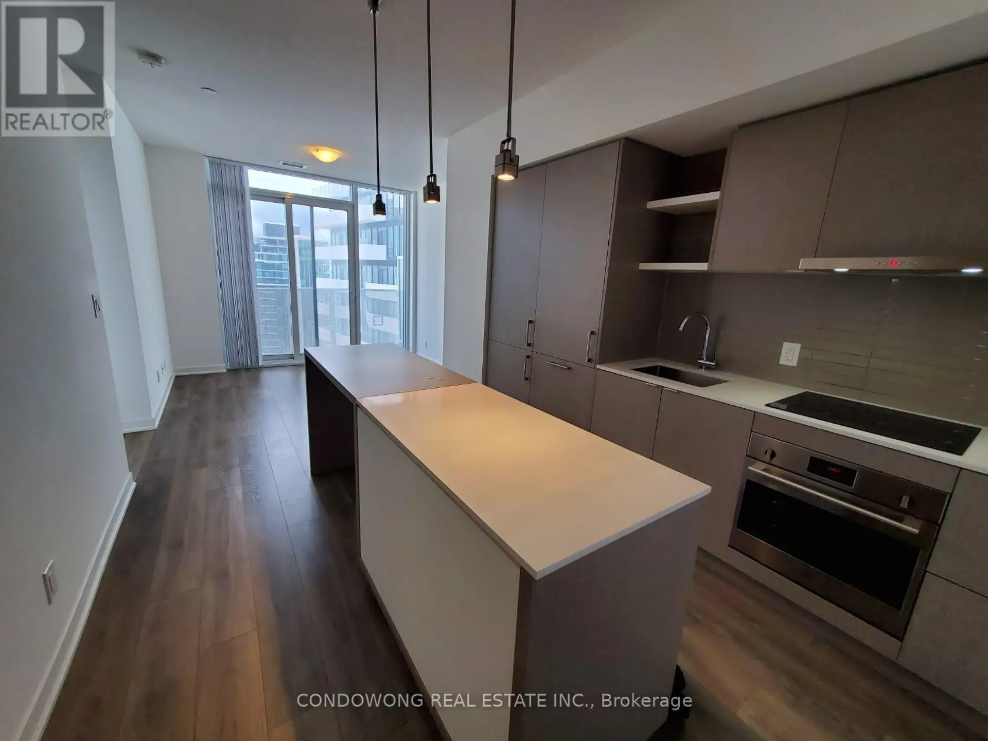 #4905 100 HARBOUR STREET - Image 2