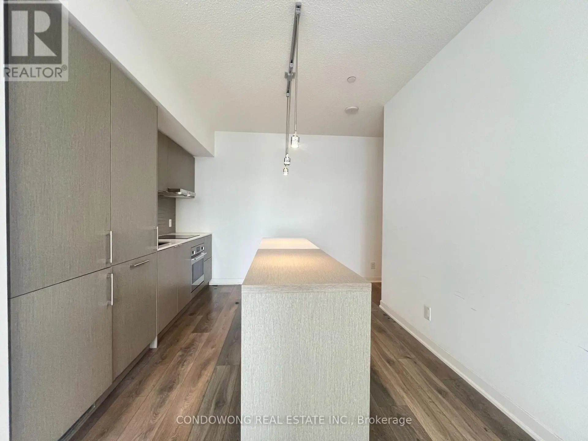 #4905 100 HARBOUR STREET - Image 3