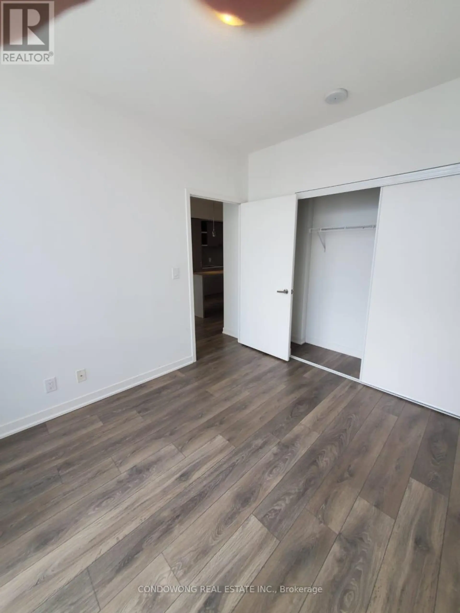 #4905 100 HARBOUR STREET - Image 5