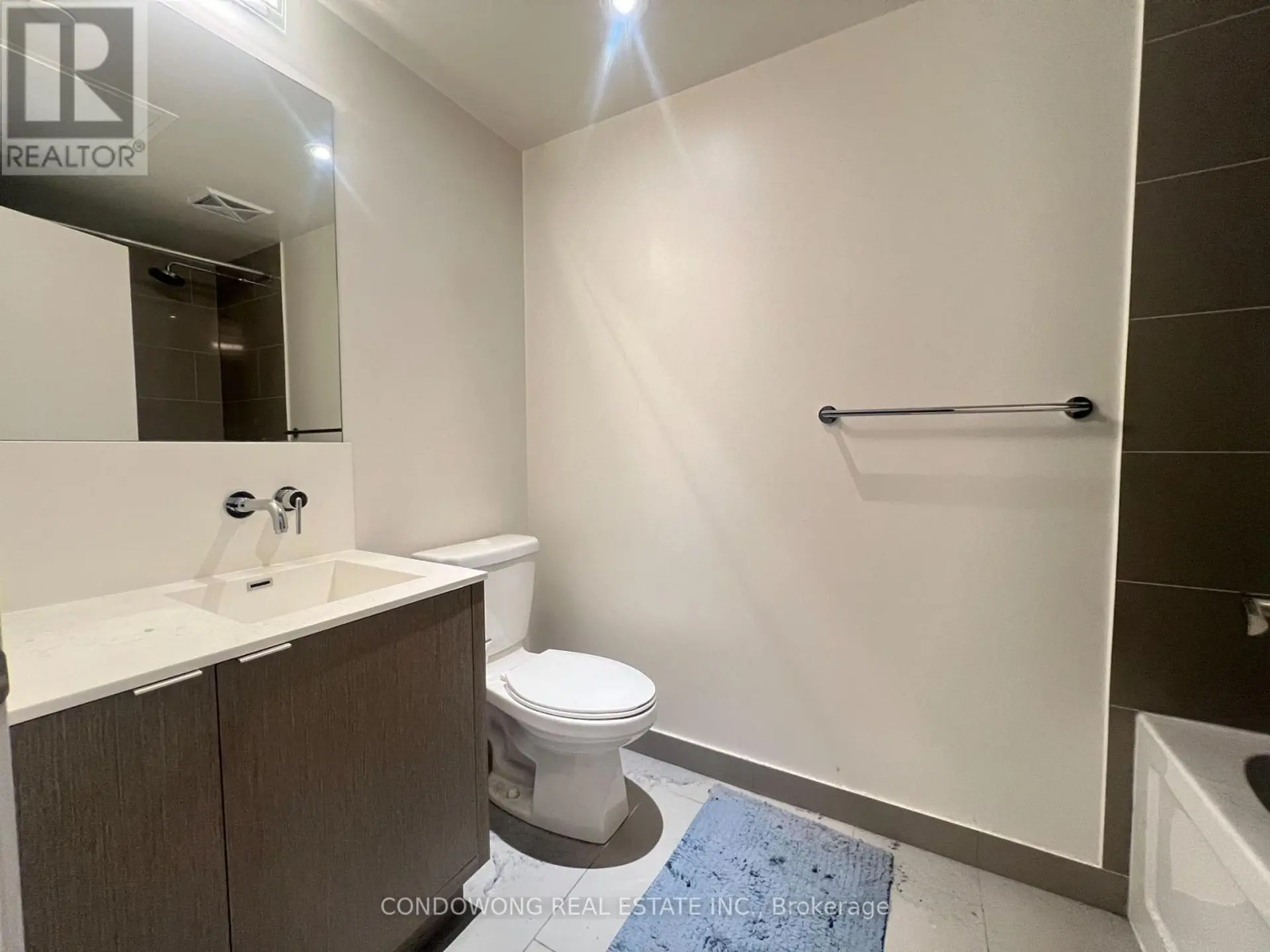 #4905 100 HARBOUR STREET - Image 6