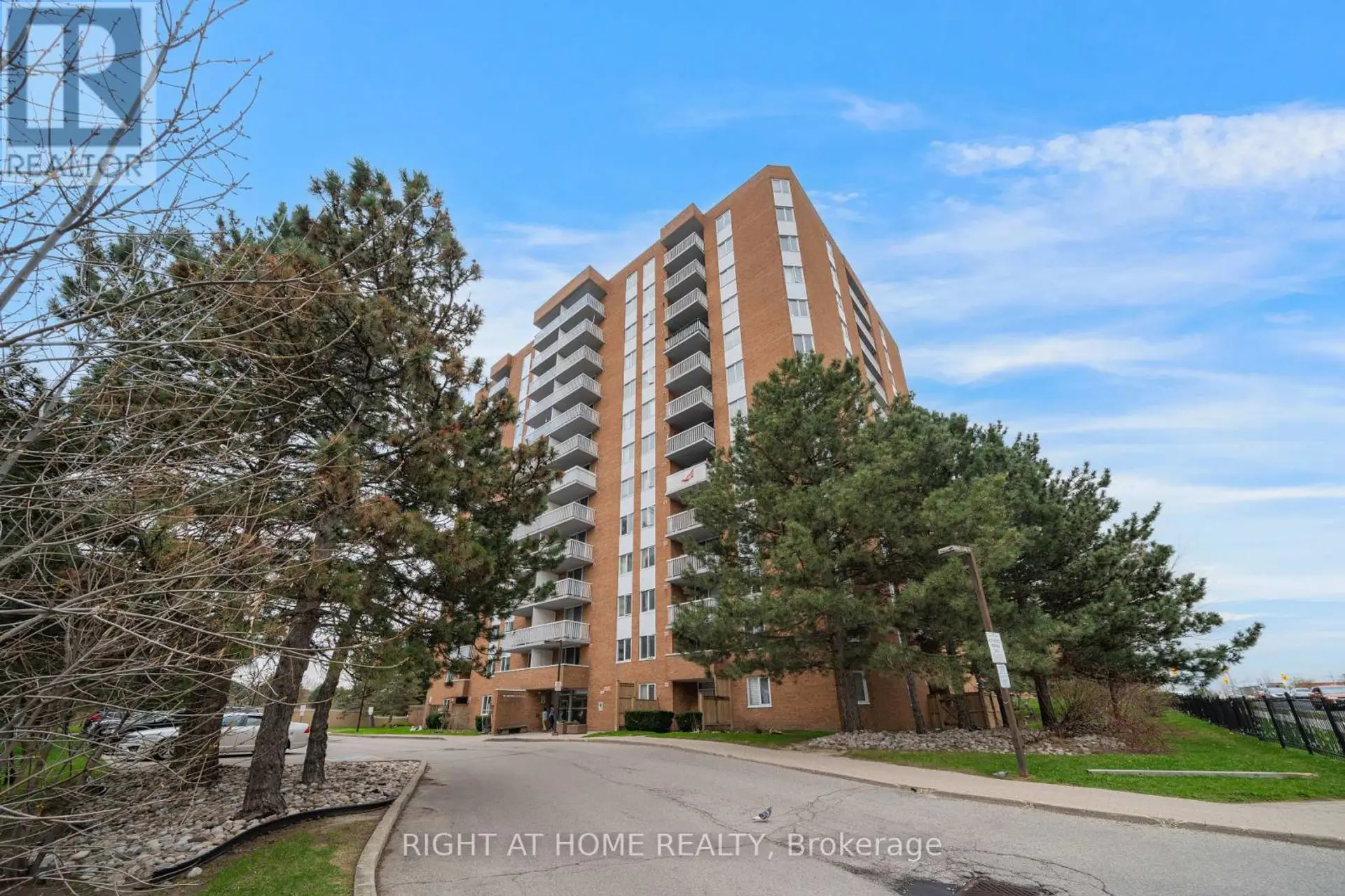 #1005 15 SEWELLS ROAD - Image 1