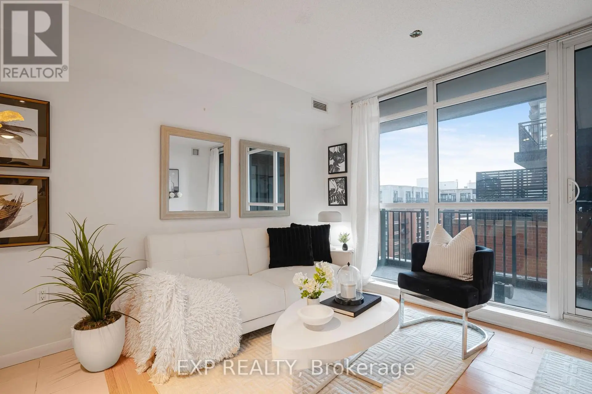 #729 830 LAWRENCE AVENUE W - Image 4