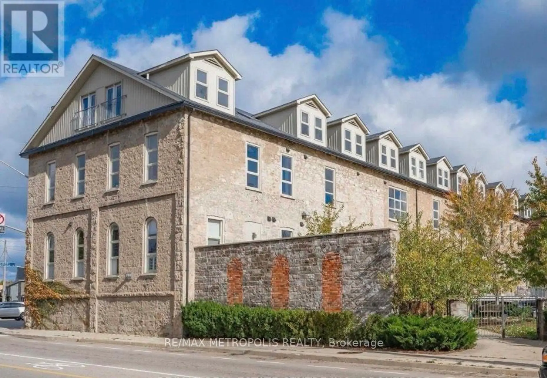 #110 25 CONCESSION STREET - Image 11