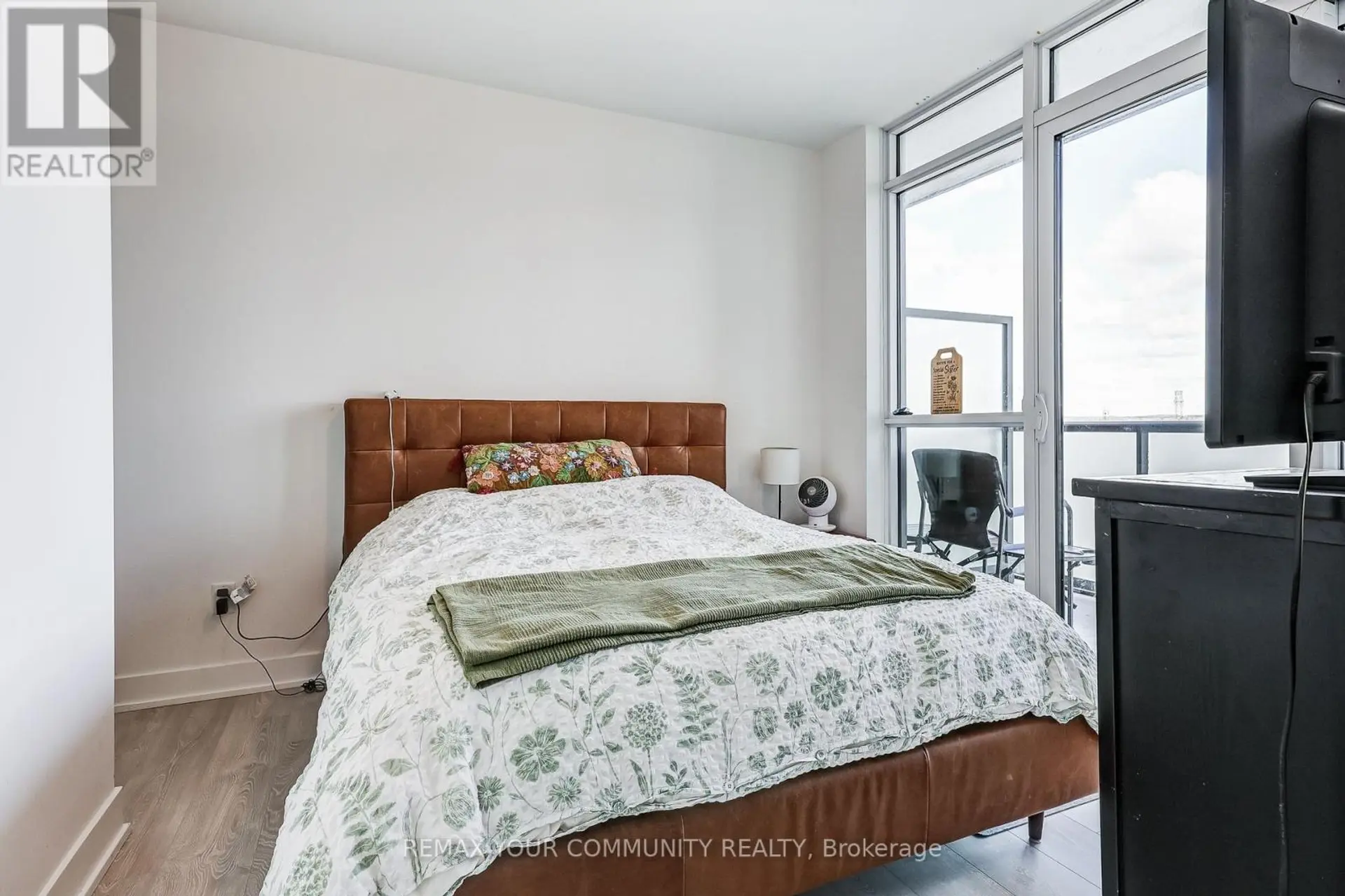 #917 2545 SIMCOE STREET N - Image 12