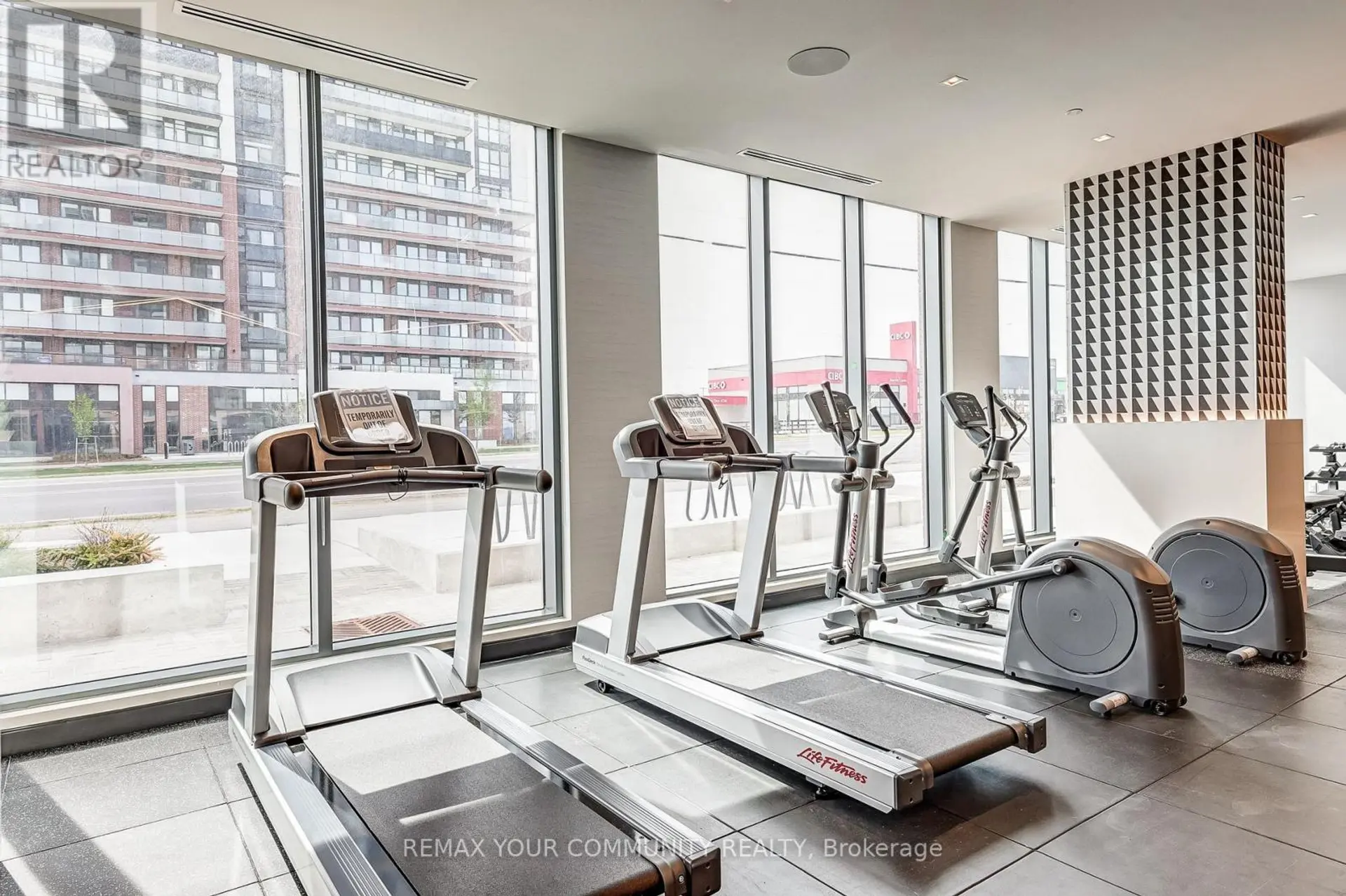#917 2545 SIMCOE STREET N - Image 16