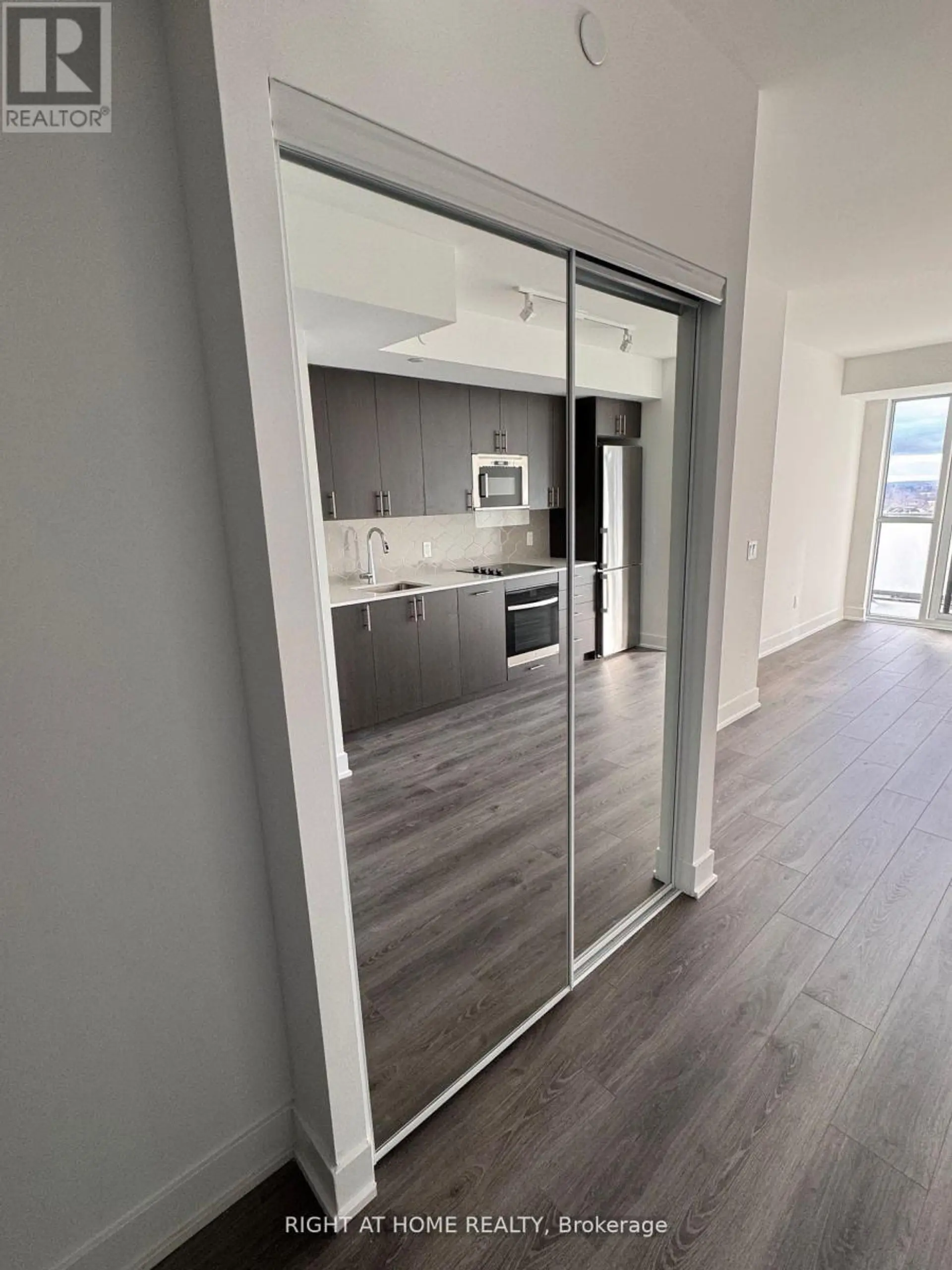 #1015 2545 SIMCOE STREET N - Image 13