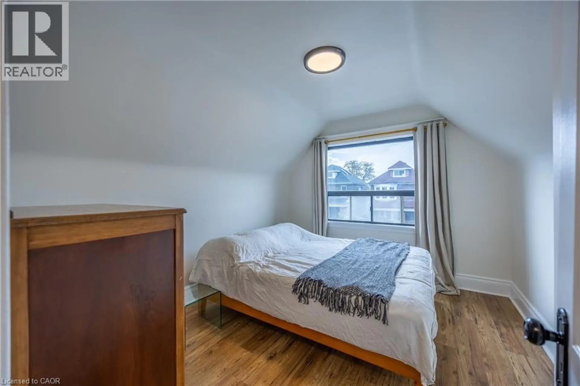 158 BALSAM Avenue N - Image 10