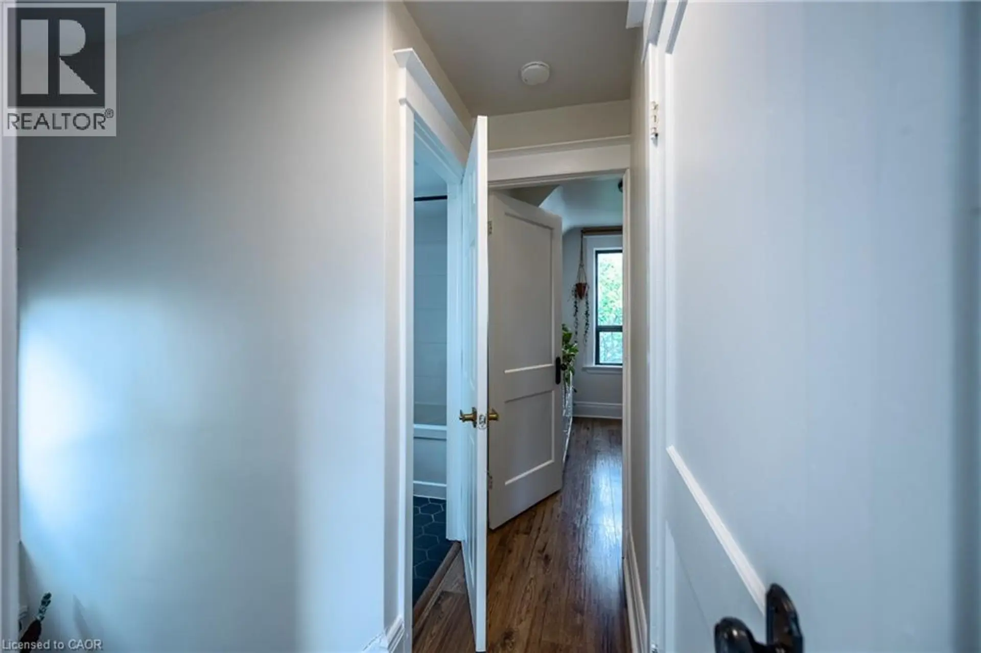 158 BALSAM Avenue N - Image 12