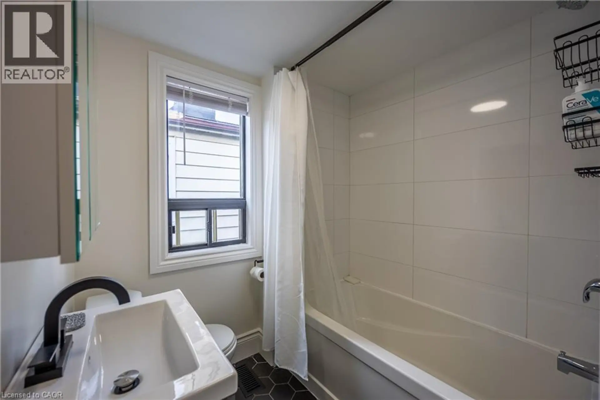 158 BALSAM Avenue N - Image 13