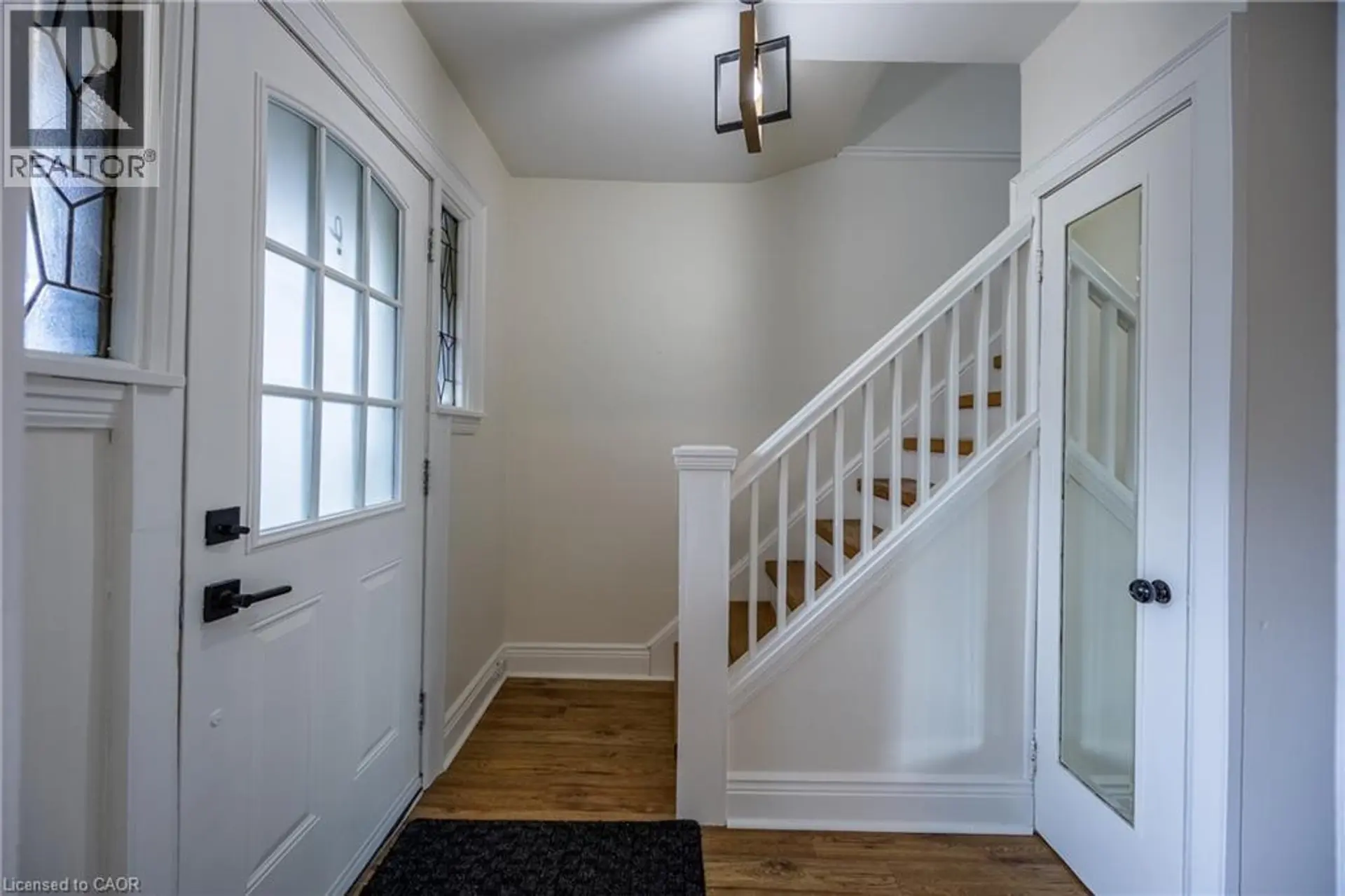 158 BALSAM Avenue N - Image 3
