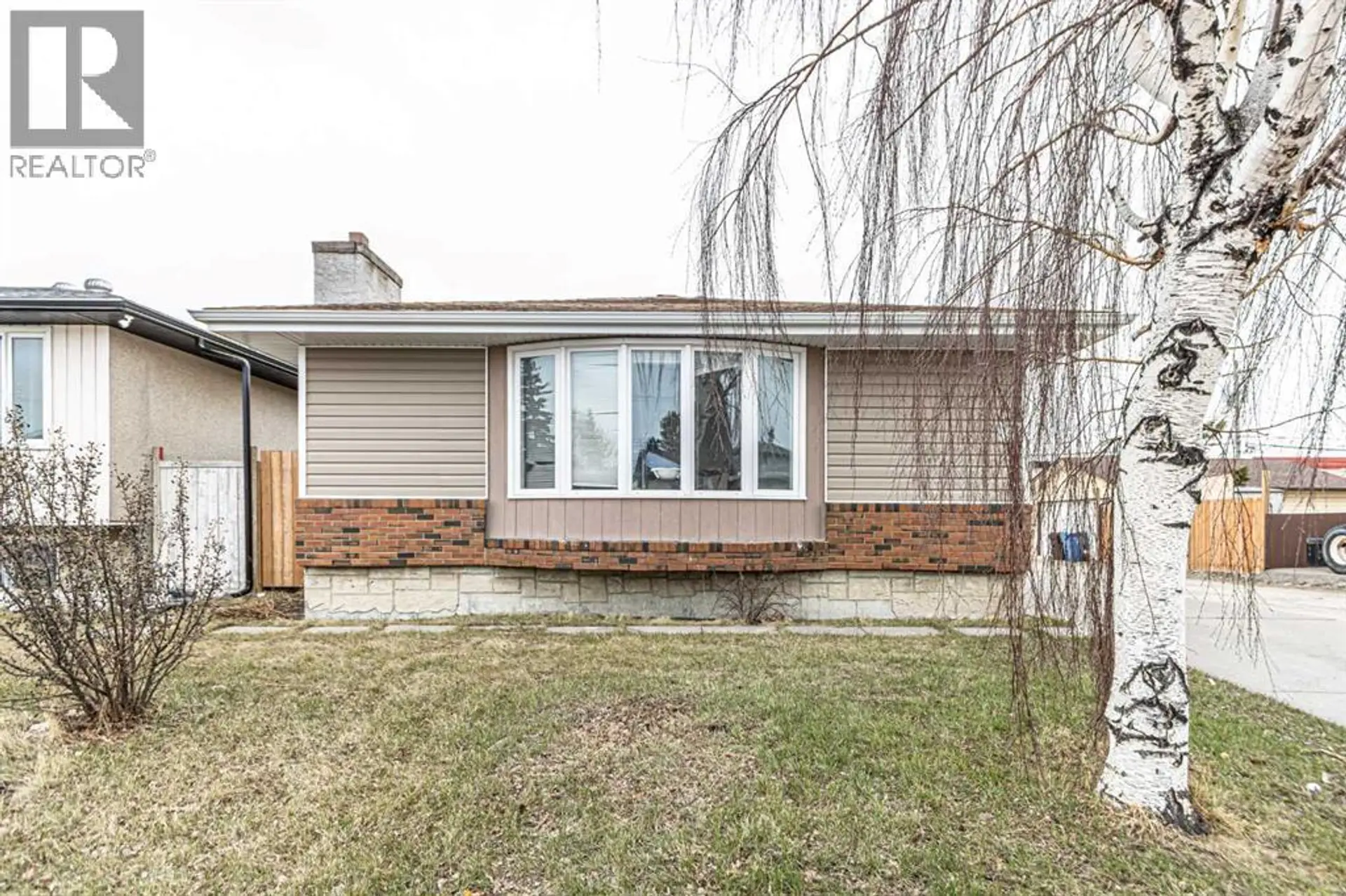 121 Margate Close NE - Image 2