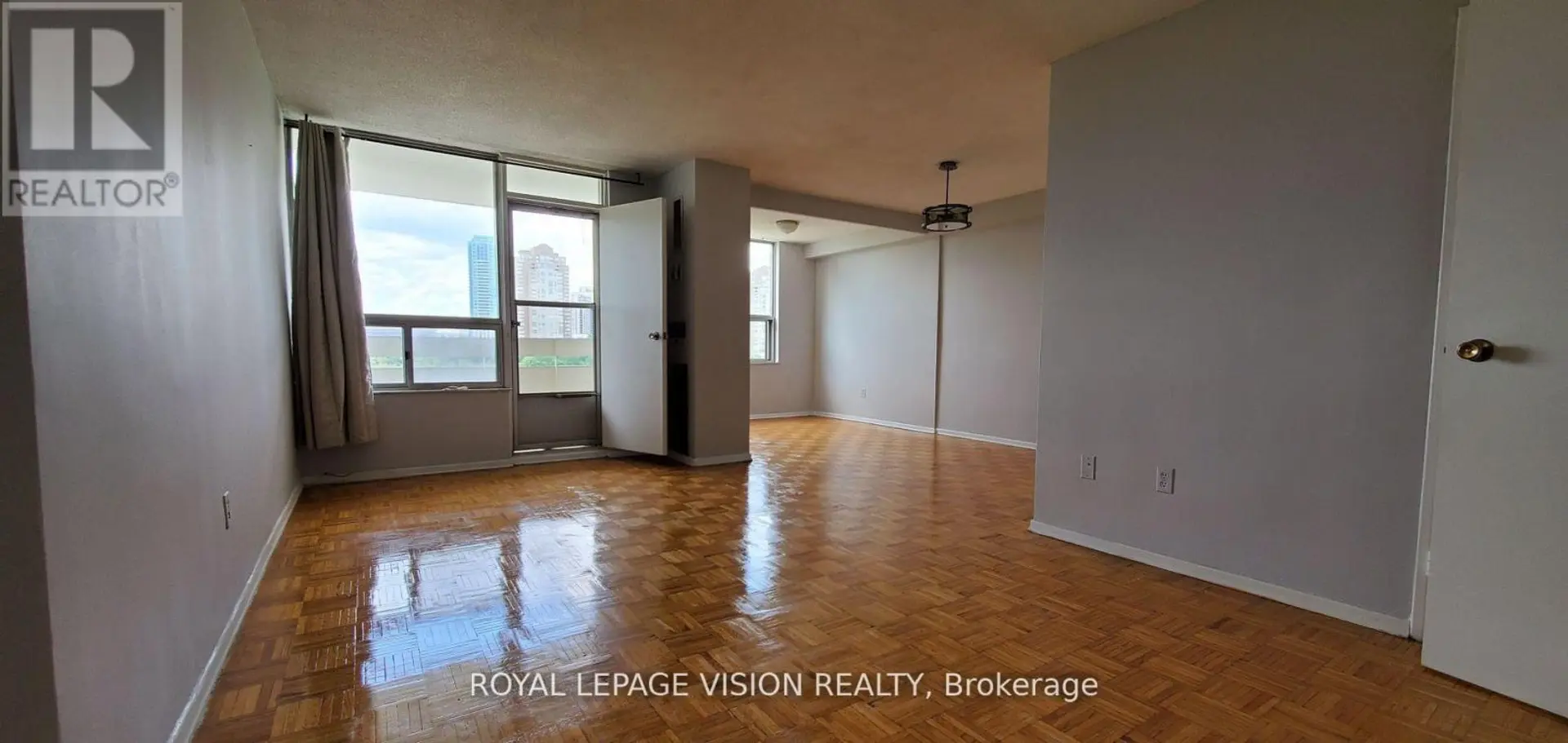 #1202 20 EDGECLIFF GOLFWAY - Image 2