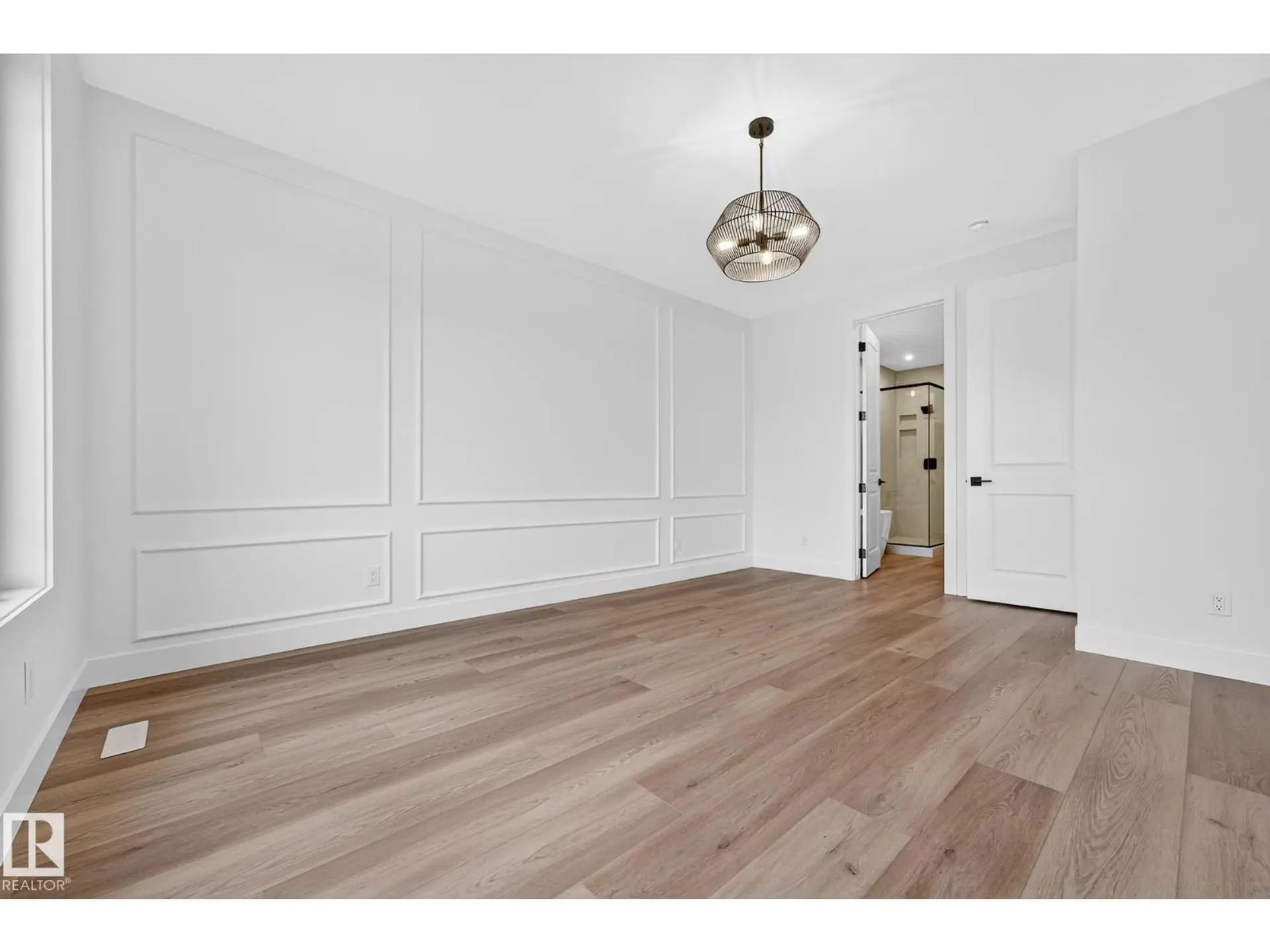 3912 40 ST - Image 8