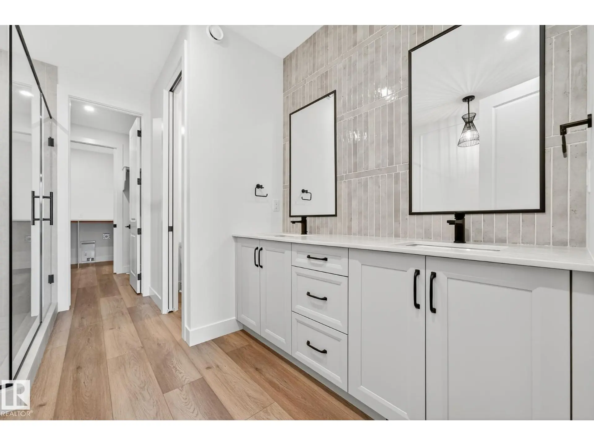 3912 40 ST - Image 9