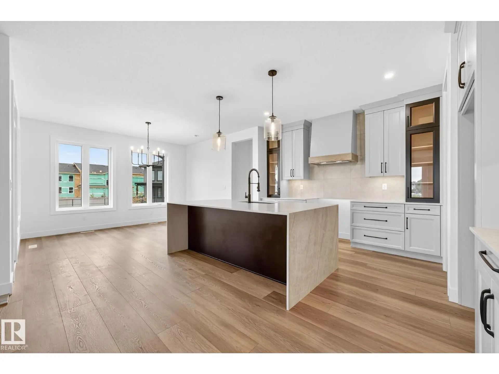 3912 40 ST - Image 4