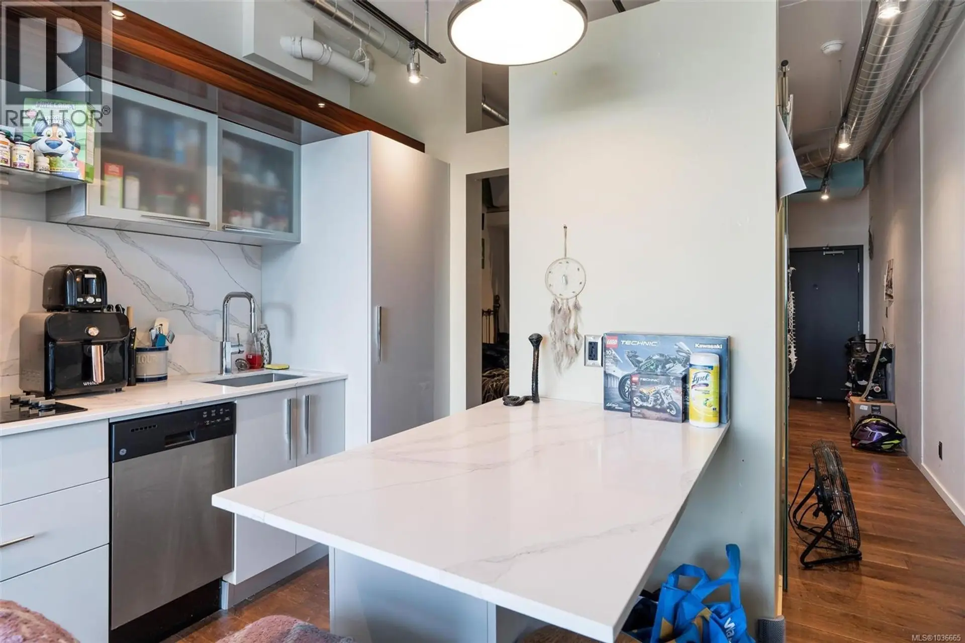 #610 1029 View St - Image 8