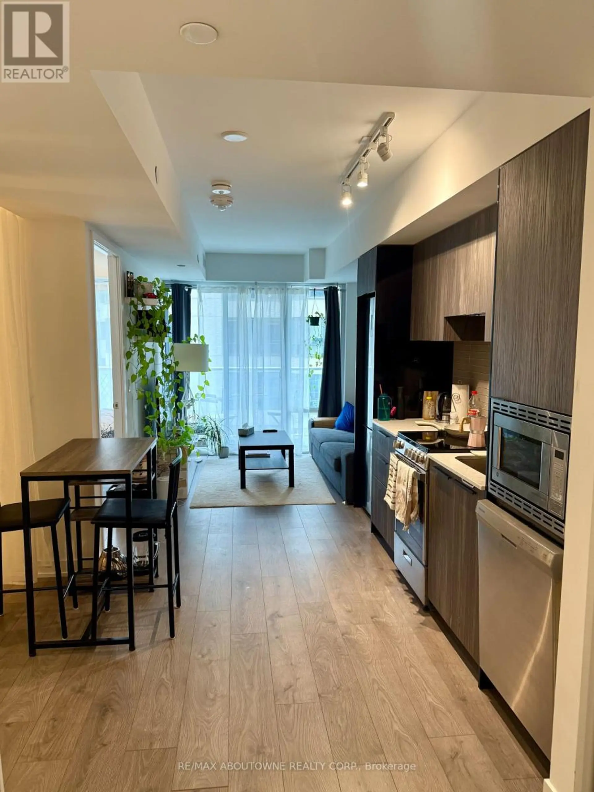 #1202 18 MAITLAND TERRACE - Image 2