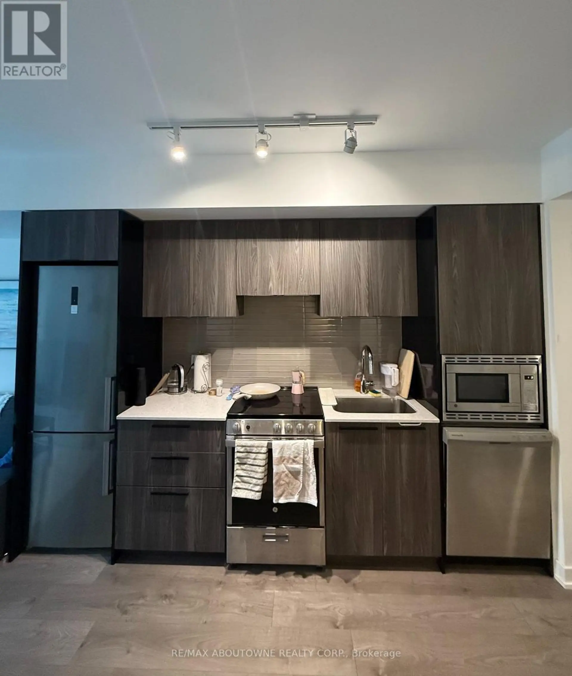 #1202 18 MAITLAND TERRACE - Image 3