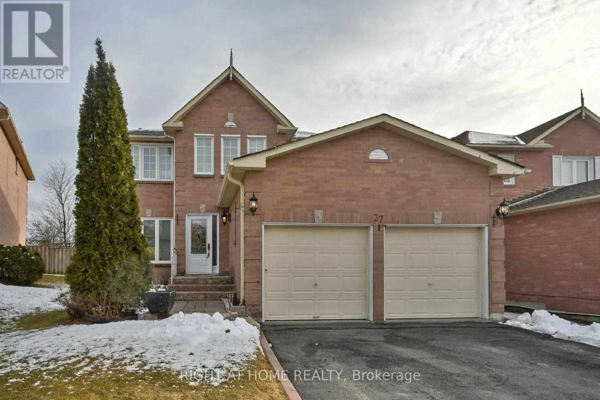 37 WILLCOCKS CRESCENT N - Image 1