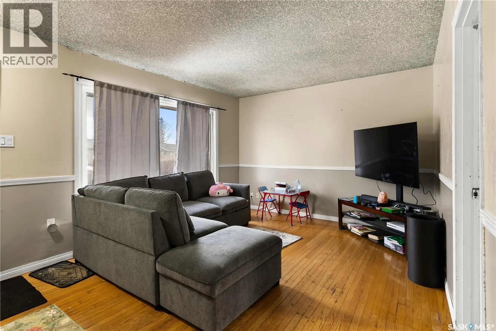 1561 Regent STREET - Image 2