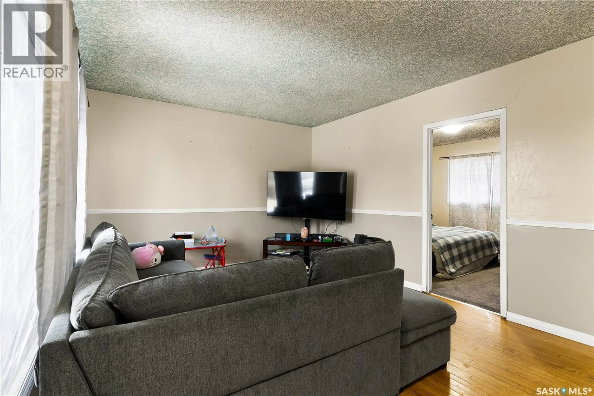 1561 Regent STREET - Image 3