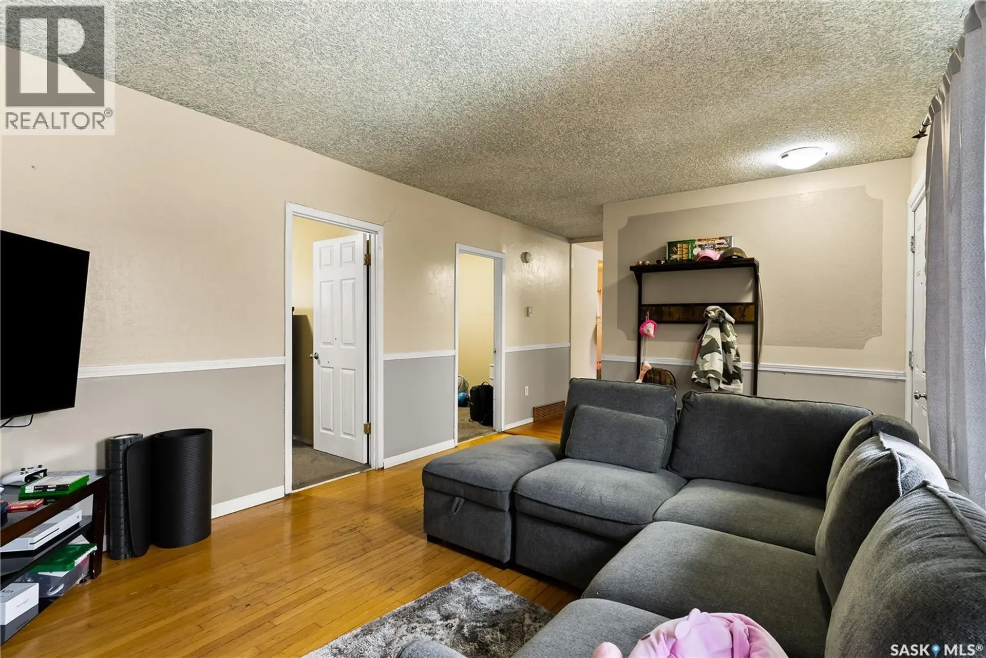 1561 Regent STREET - Image 4