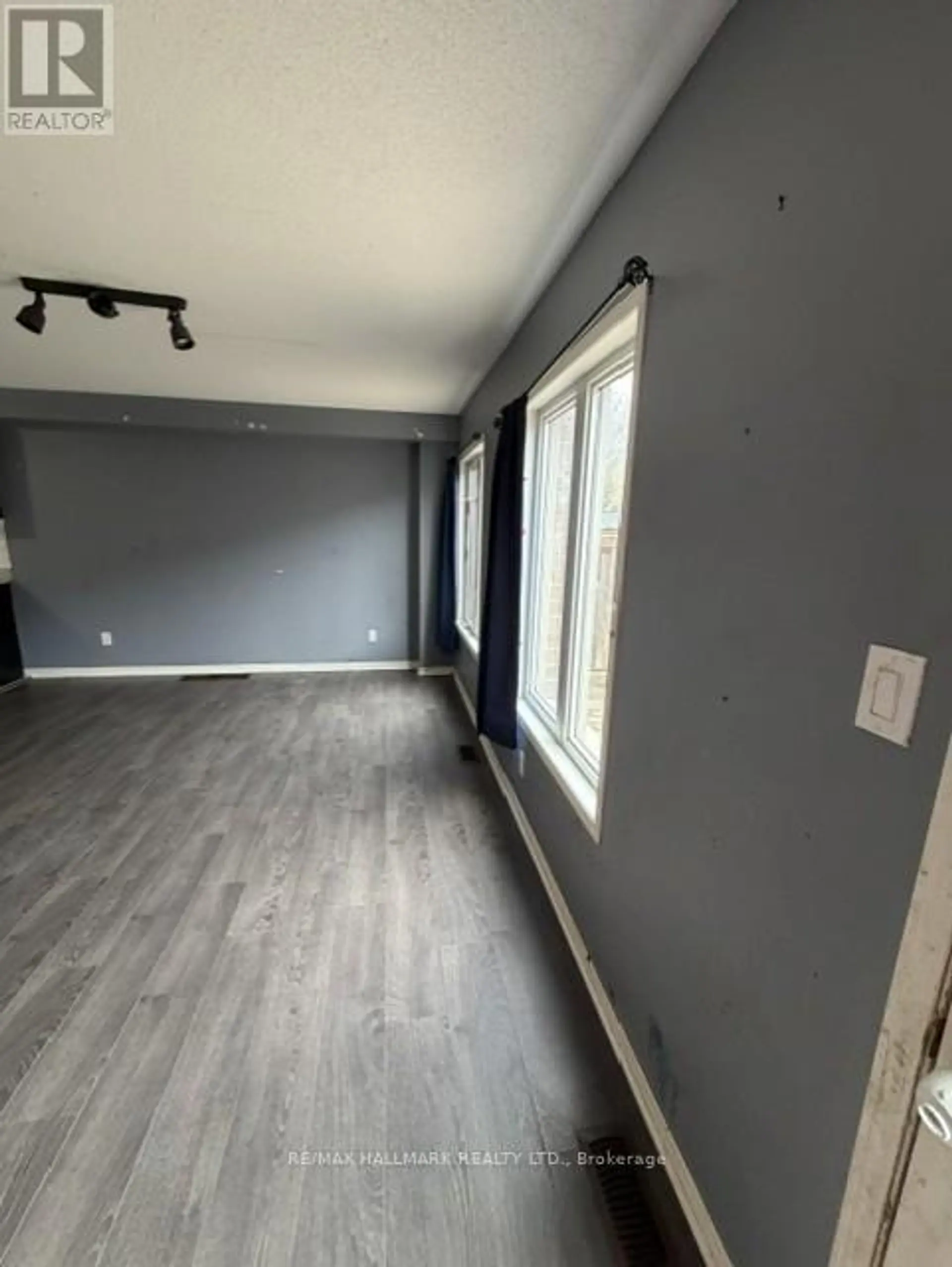 17 HOARD AVENUE S - Image 5