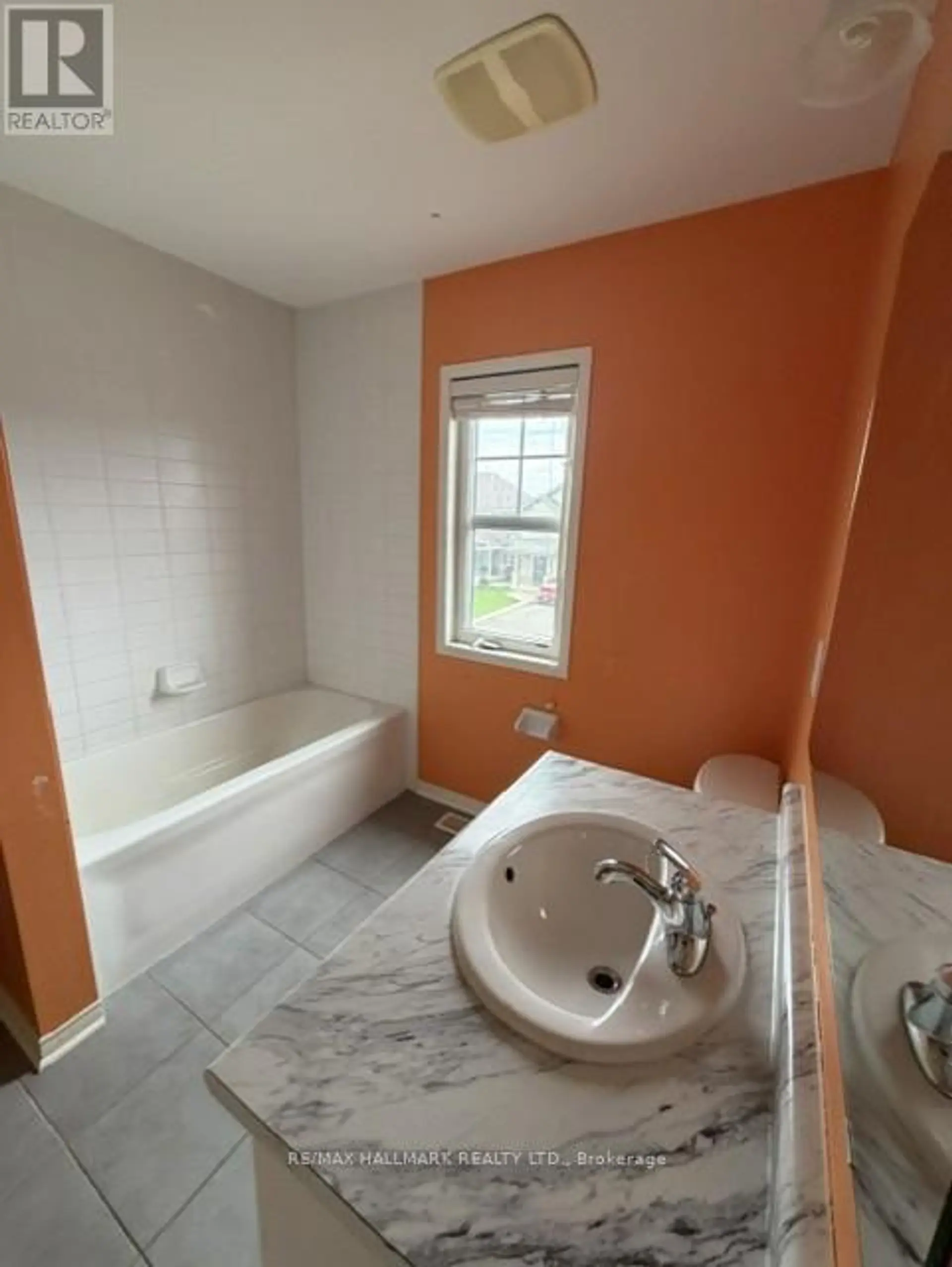 17 HOARD AVENUE S - Image 8