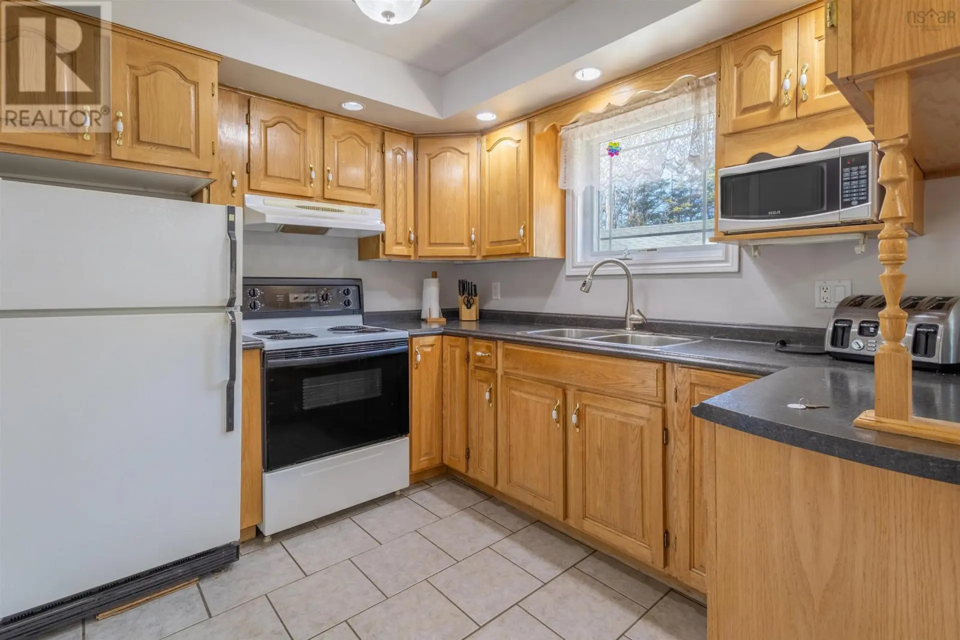 79 Floral Heights - Image 6