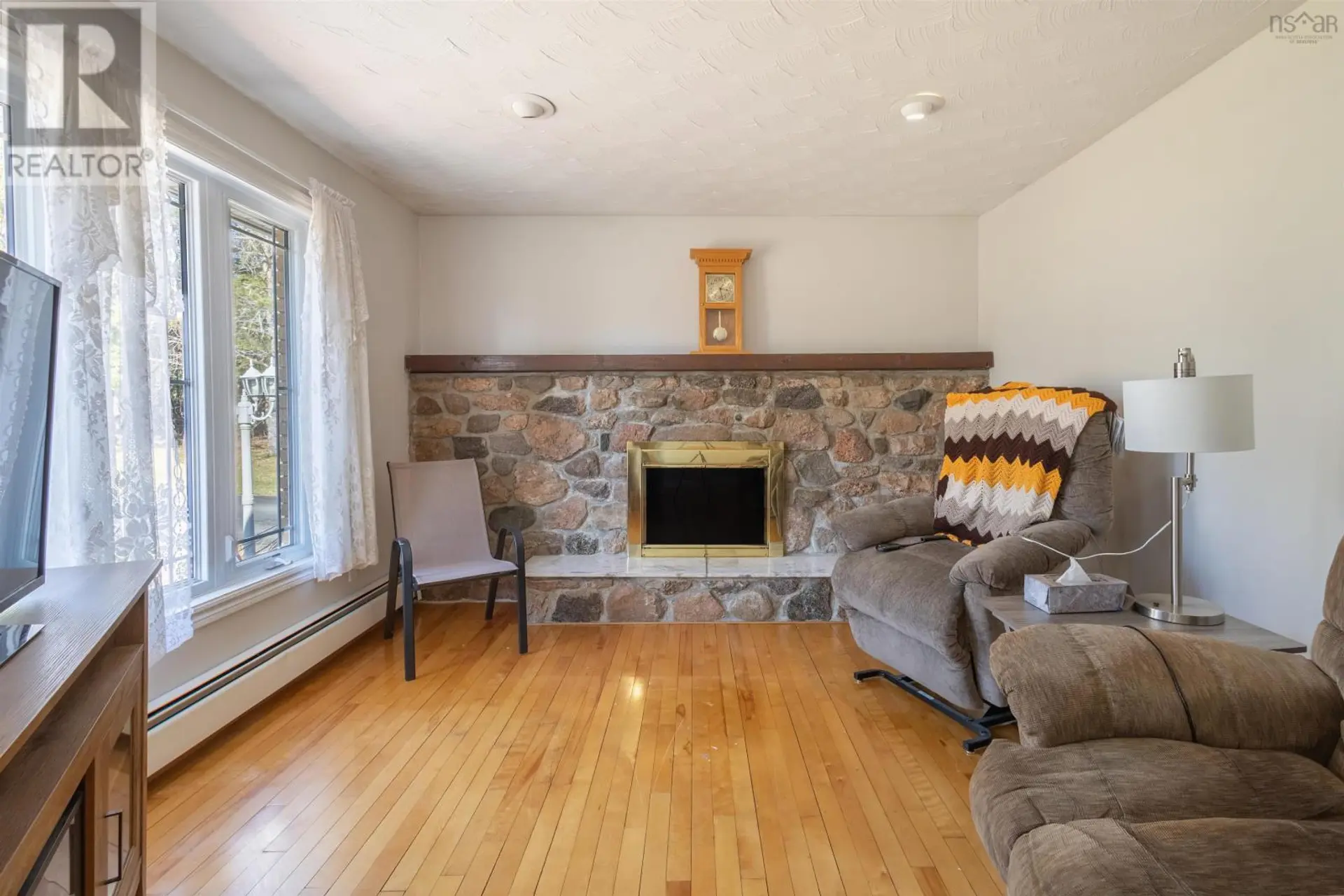 79 Floral Heights - Image 8