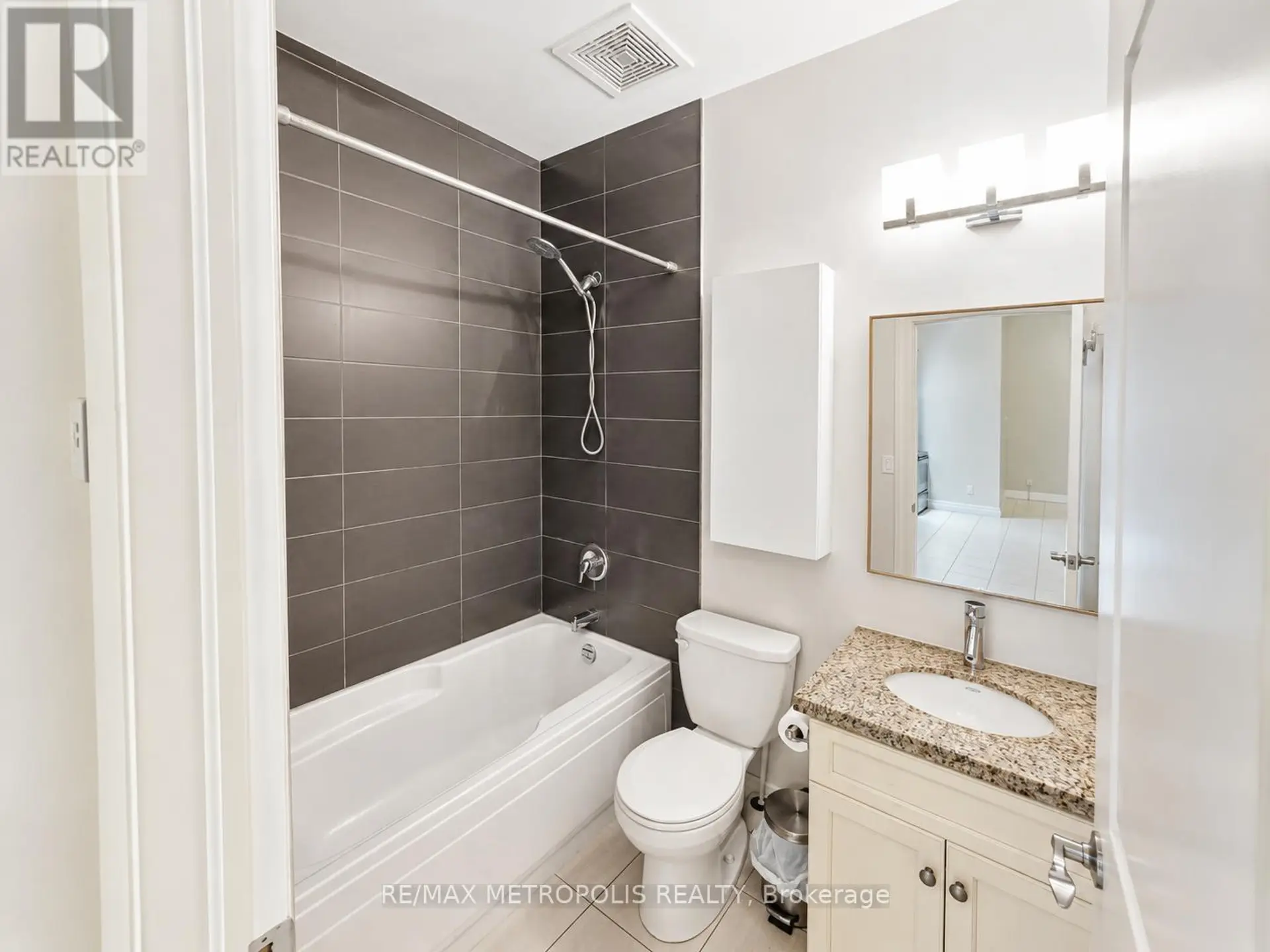 #110 25 CONCESSION STREET - Image 7