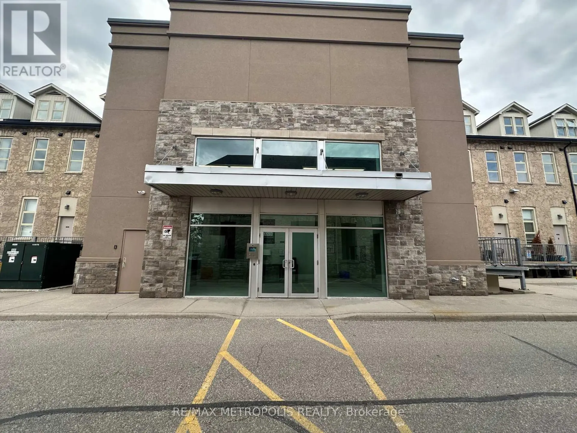 #110 25 CONCESSION STREET - Image 2