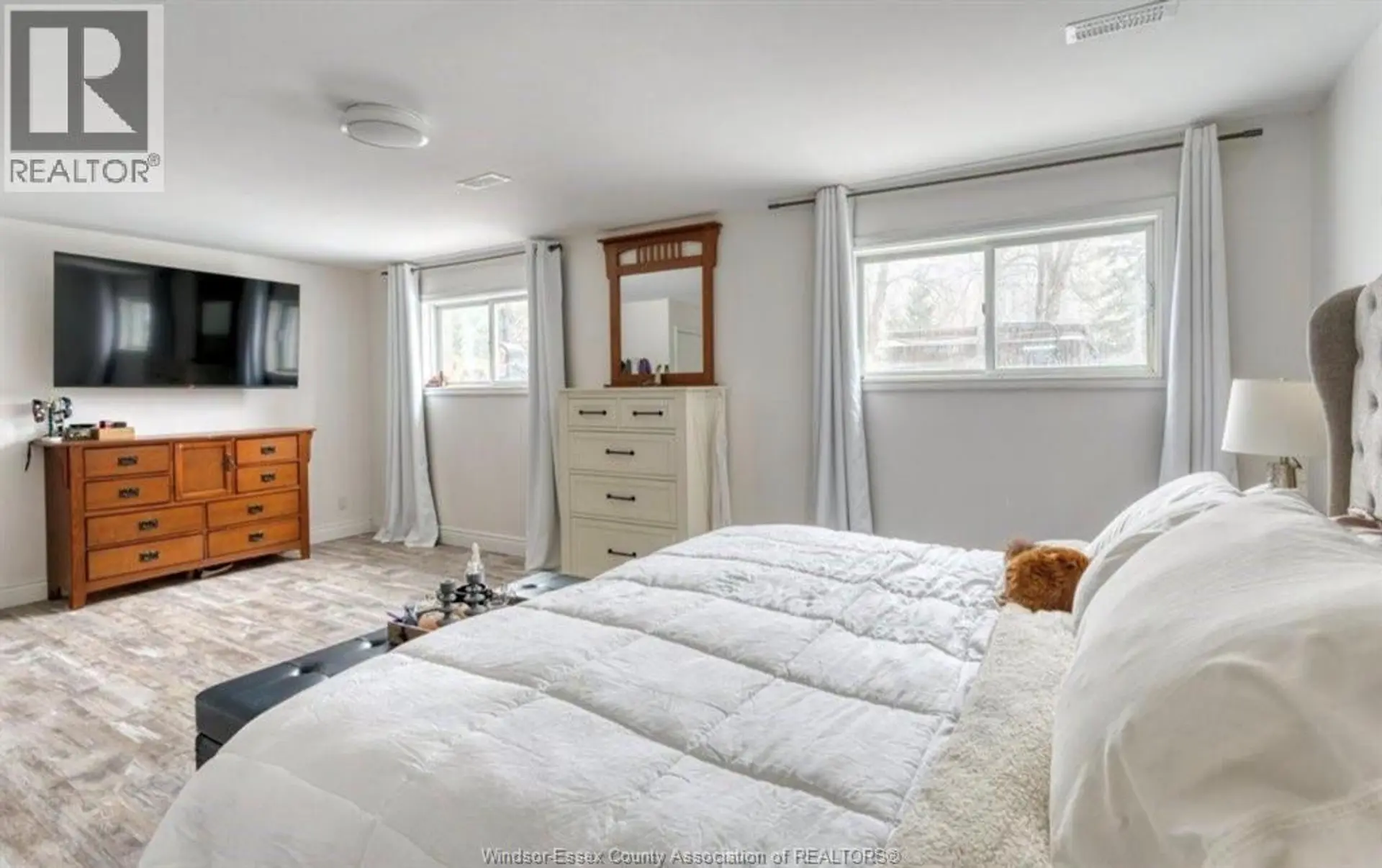 888 BAYVIEW - Image 15